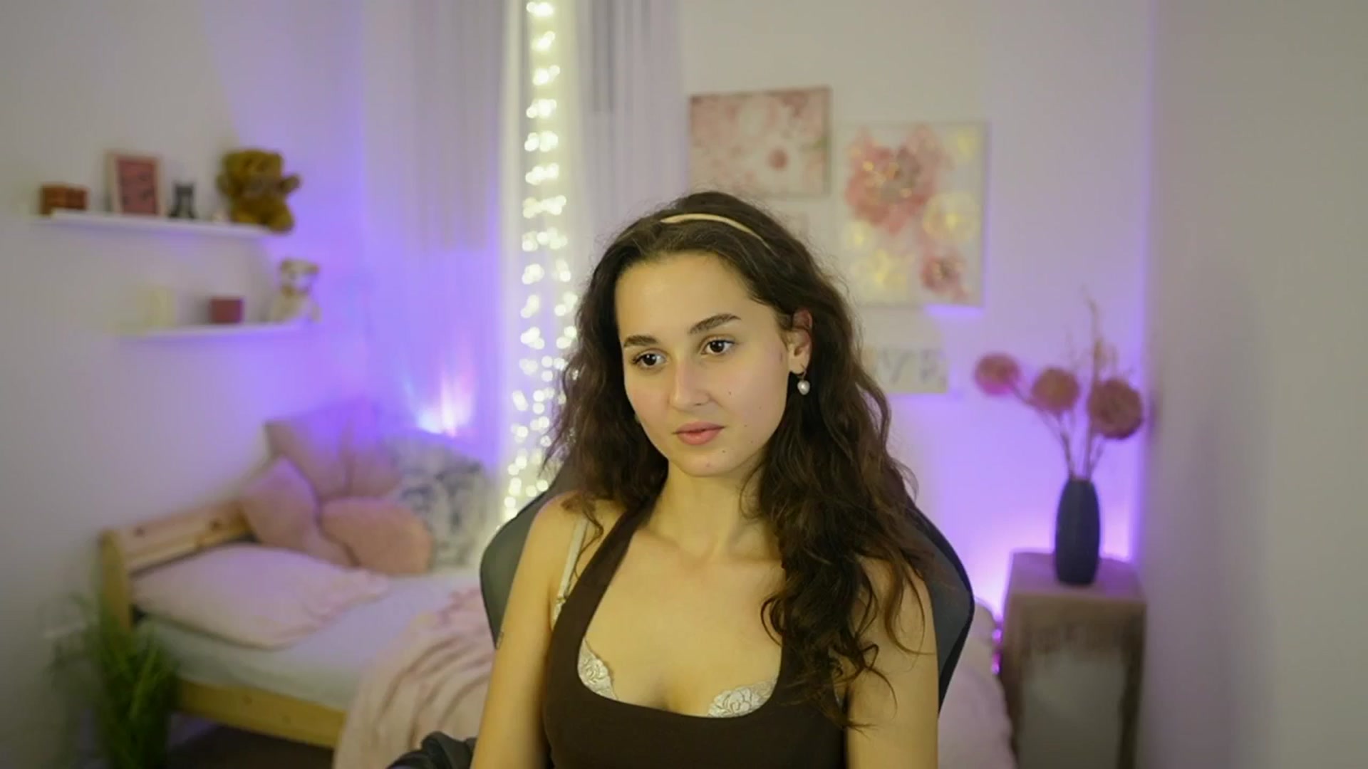 Gallery image thumbnail from Anita_Grey_'s myfreecams stream on, 10/18/2025, 21:15 image 16 of 20