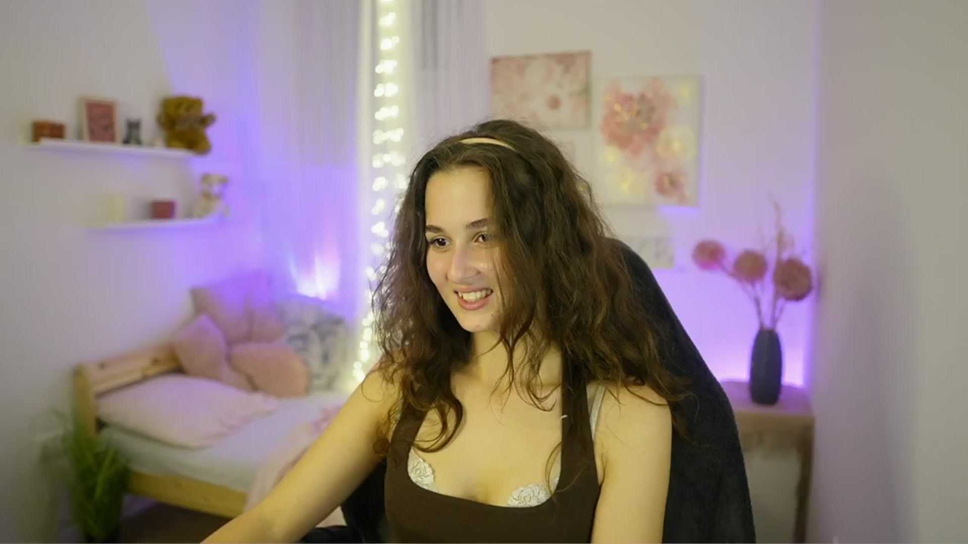 Gallery image thumbnail from Anita_Grey_'s myfreecams stream on, 10/18/2025, 21:15 image 3 of 20