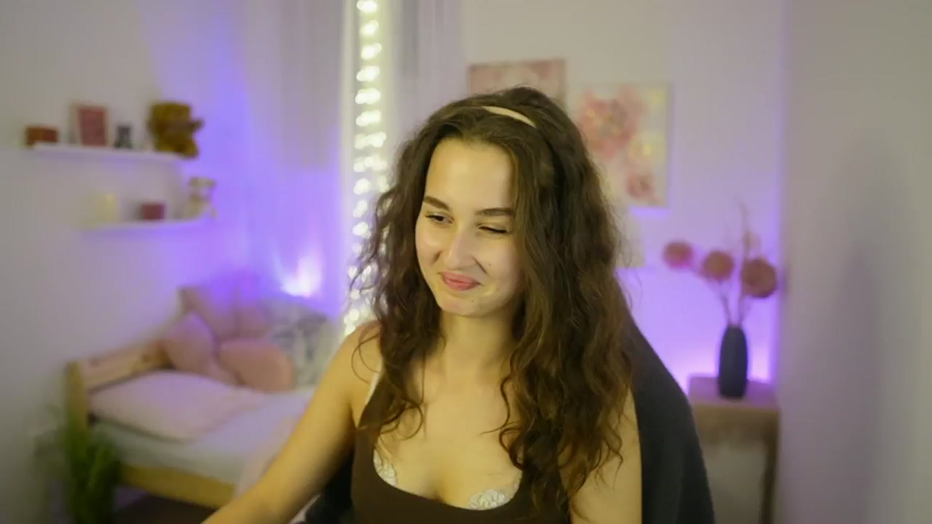 Gallery image thumbnail from Anita_Grey_'s myfreecams stream on, 10/18/2025, 22:48 image 4 of 20