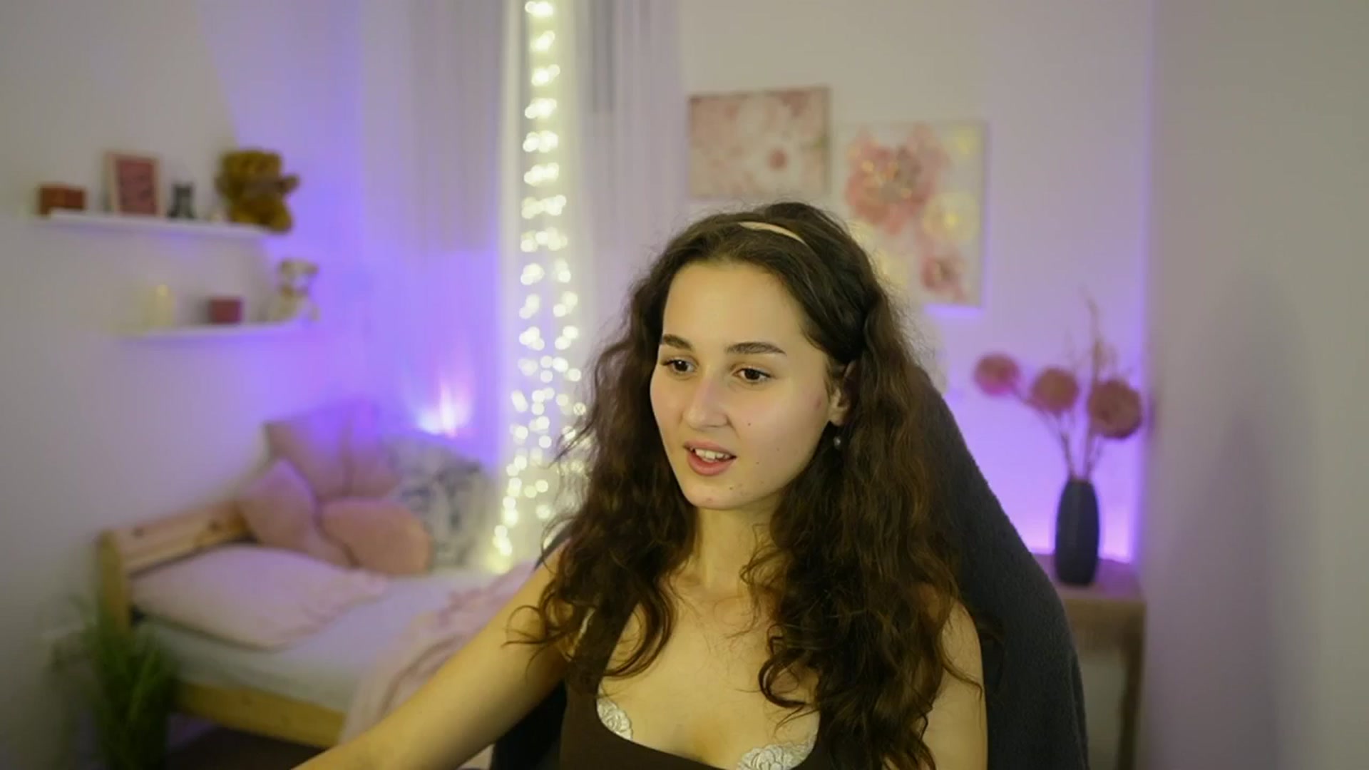 Gallery image thumbnail from Anita_Grey_'s myfreecams stream on, 10/18/2025, 22:48 image 16 of 20