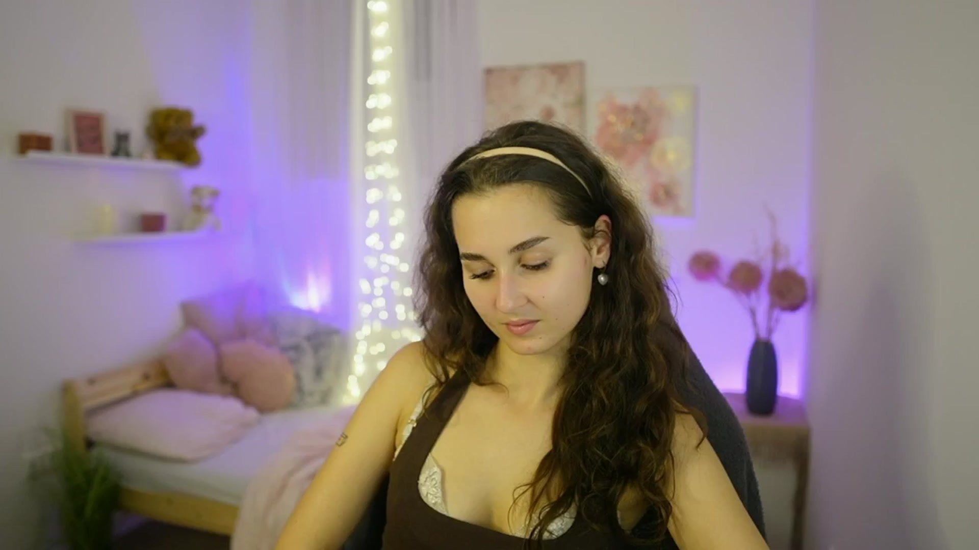 Gallery image thumbnail from Anita_Grey_'s myfreecams stream on, 10/18/2025, 23:40 image 17 of 20