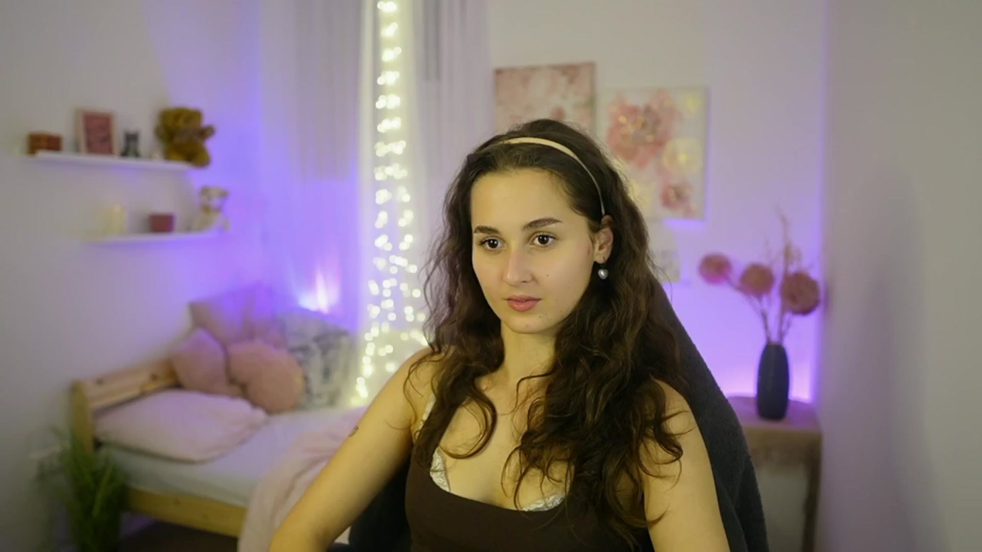 Gallery image thumbnail from Anita_Grey_'s myfreecams stream on, 10/18/2025, 23:40 image 5 of 20