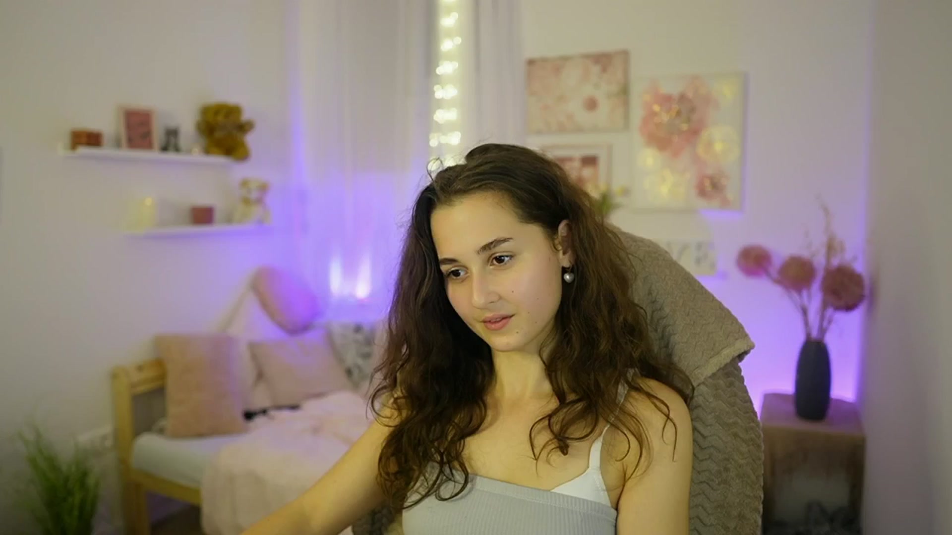 Gallery image thumbnail from Anita_Grey_'s myfreecams stream on, 10/21/2025, 21:12 image 12 of 20