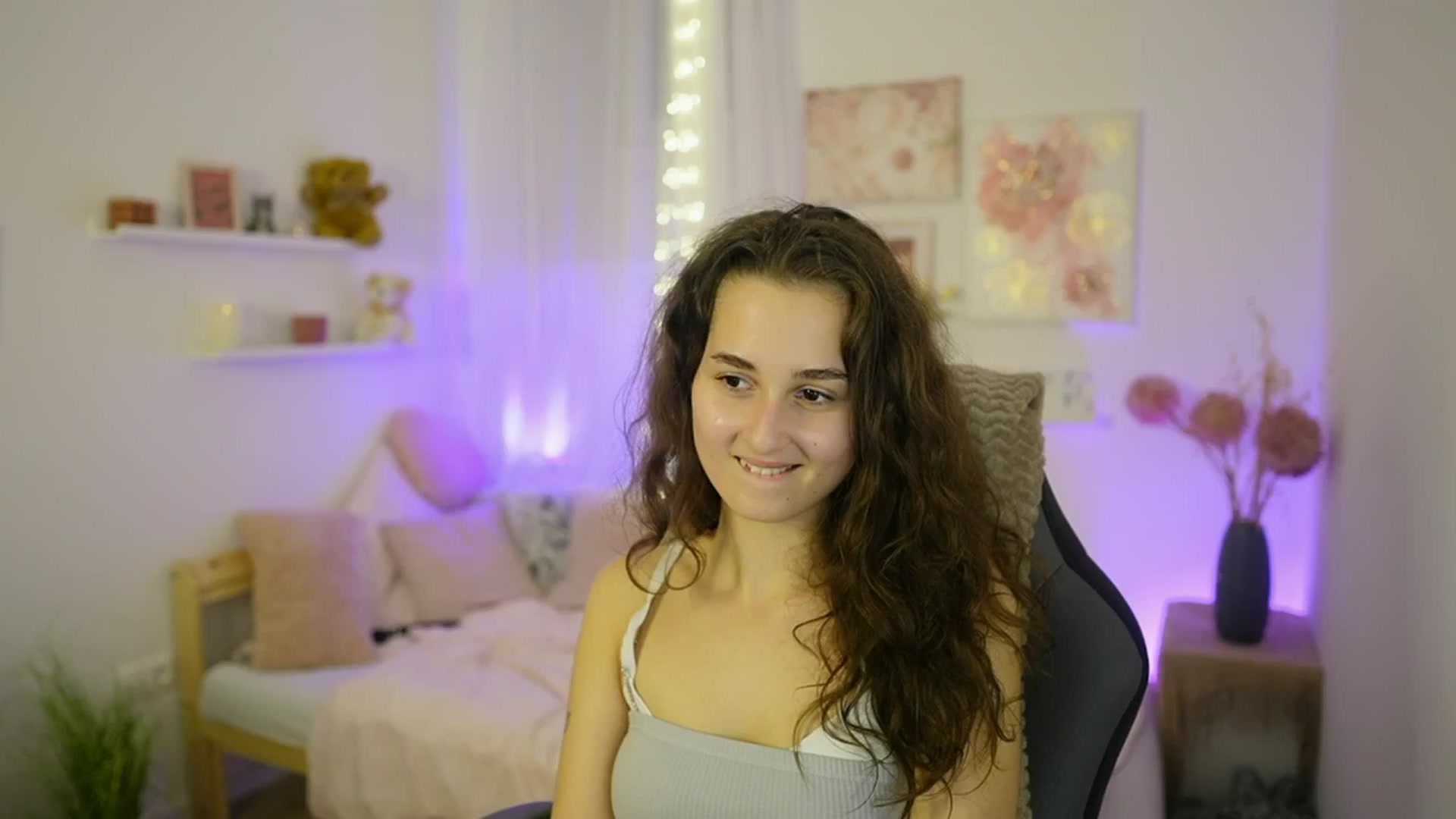 Gallery image thumbnail from Anita_Grey_'s myfreecams stream on, 10/21/2025, 23:43 image 13 of 20