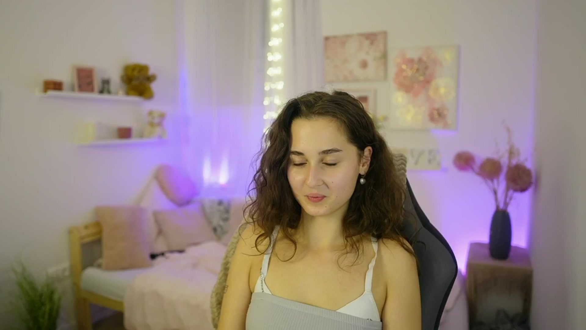 Gallery image thumbnail from Anita_Grey_'s myfreecams stream on, 10/21/2025, 23:43 image 17 of 20