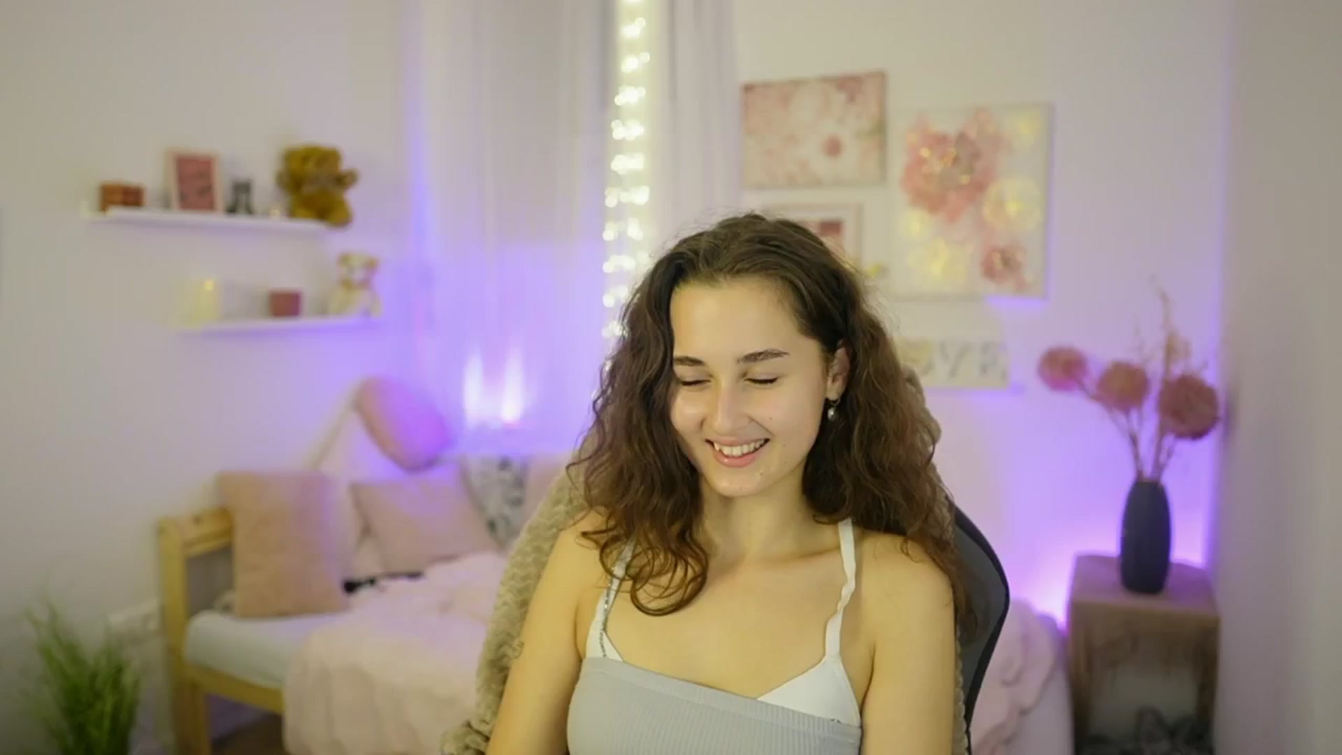 Gallery image thumbnail from Anita_Grey_'s myfreecams stream on, 10/21/2025, 23:43 image 5 of 20