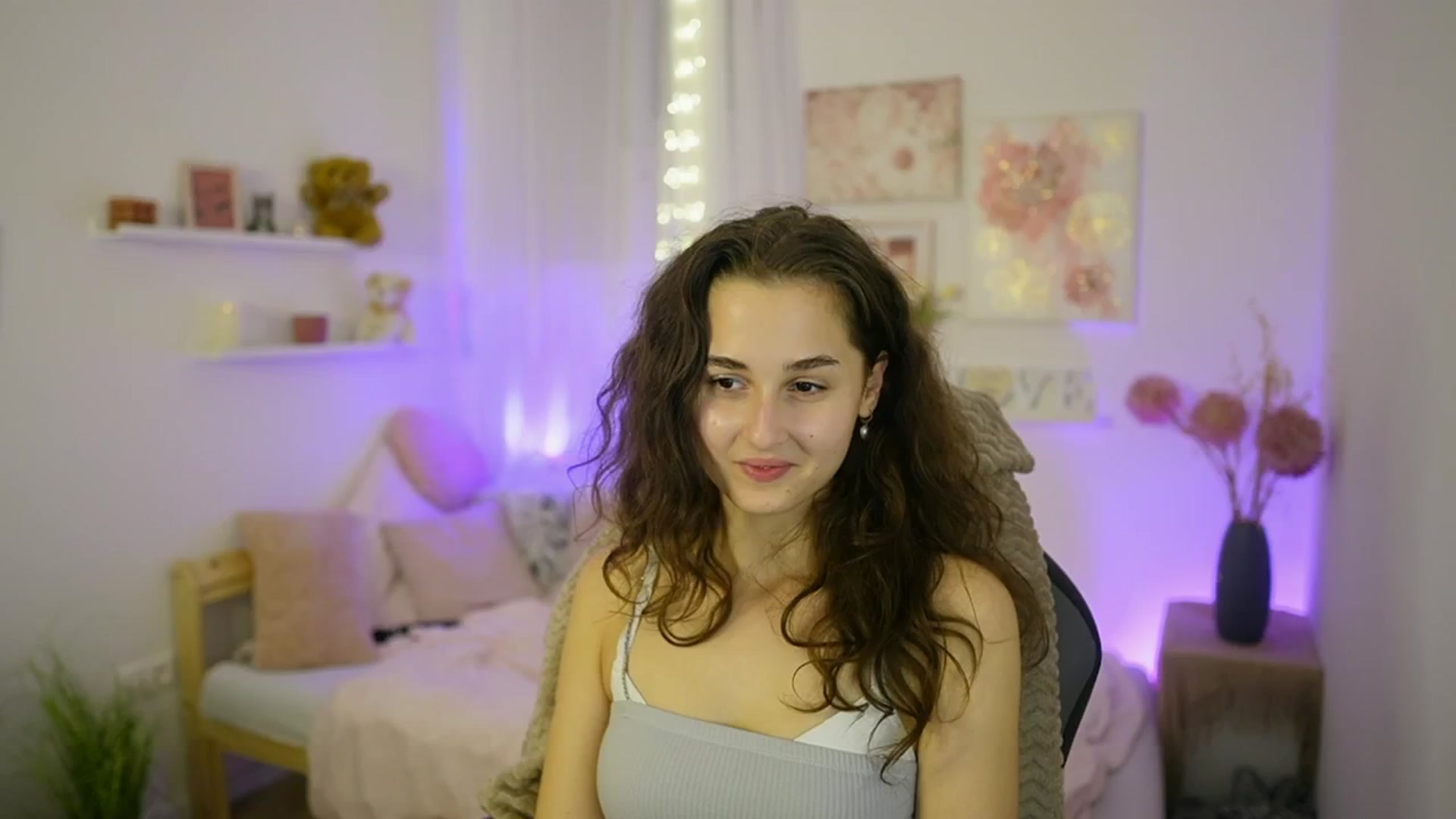 Gallery image thumbnail from Anita_Grey_'s myfreecams stream on, 10/21/2025, 23:43 image 2 of 20