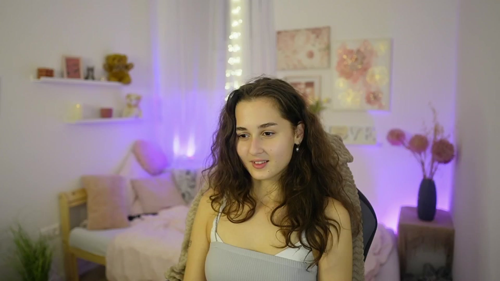 Gallery image thumbnail from Anita_Grey_'s myfreecams stream on, 10/21/2025, 23:43 image 3 of 20