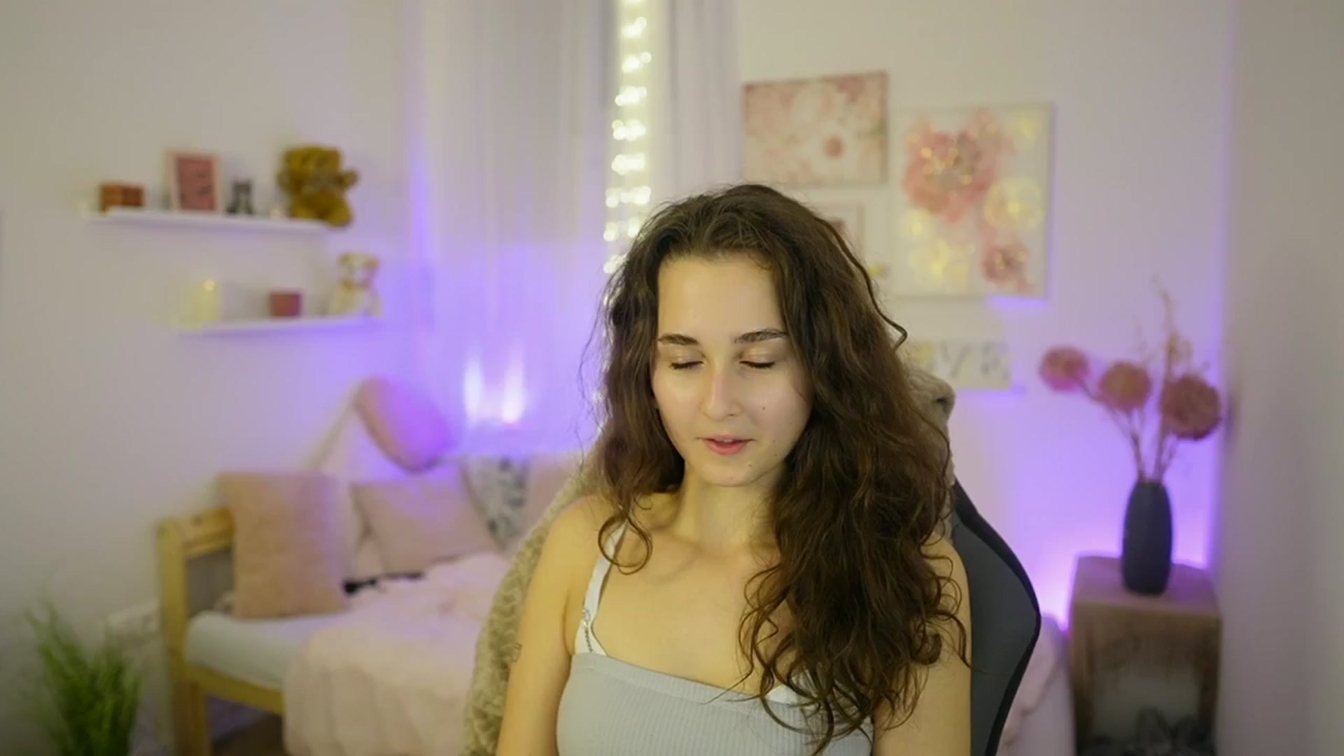 Gallery image thumbnail from Anita_Grey_'s myfreecams stream on, 10/21/2025, 23:43 image 6 of 20