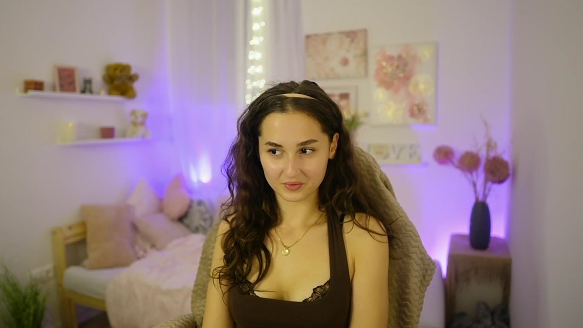 Gallery image thumbnail from Anita_Grey_'s myfreecams stream on, 10/23/2025, 20:13 image 2 of 20