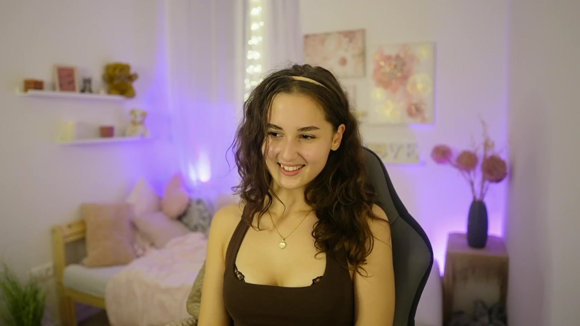 Gallery image thumbnail from Anita_Grey_'s myfreecams stream on, 10/23/2025, 21:59 image 4 of 20