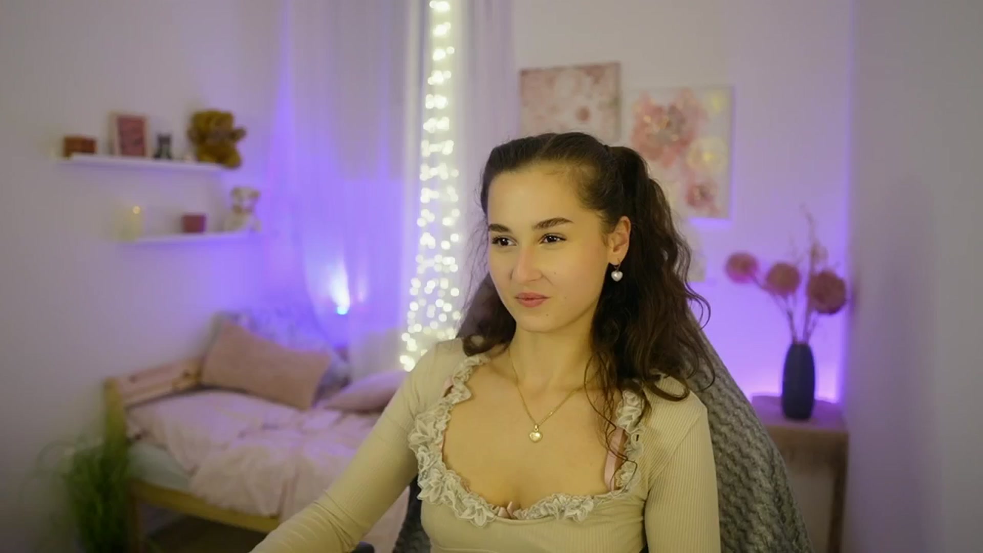 Gallery image thumbnail from Anita_Grey_'s myfreecams stream on, 10/24/2025, 22:04 image 10 of 20