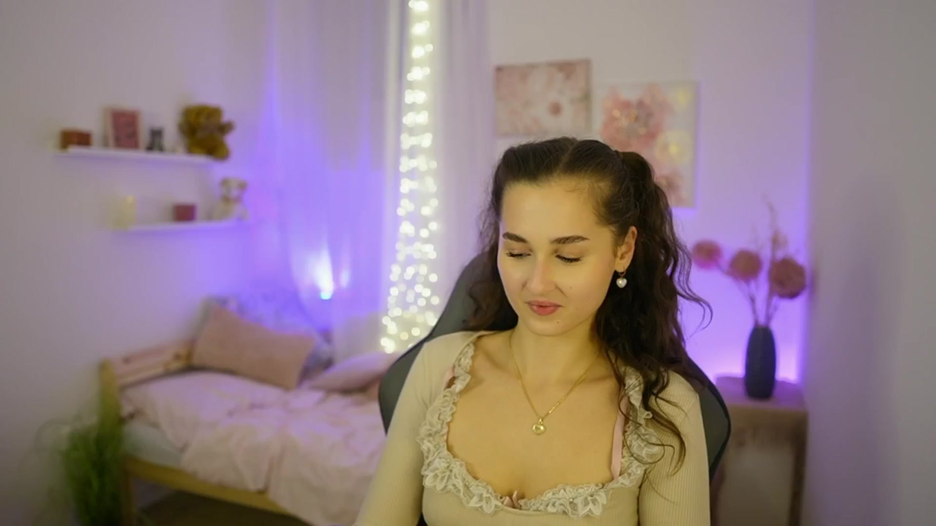 Gallery image thumbnail from Anita_Grey_'s myfreecams stream on, 10/24/2025, 23:05 image 5 of 20