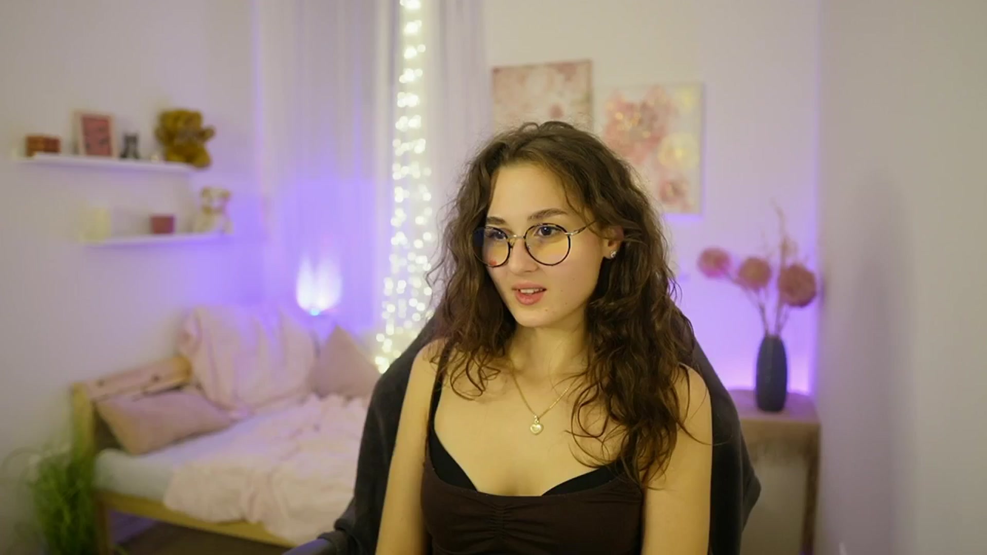 Gallery image thumbnail from Anita_Grey_'s myfreecams stream on, 10/27/2025, 24:25 image 6 of 20