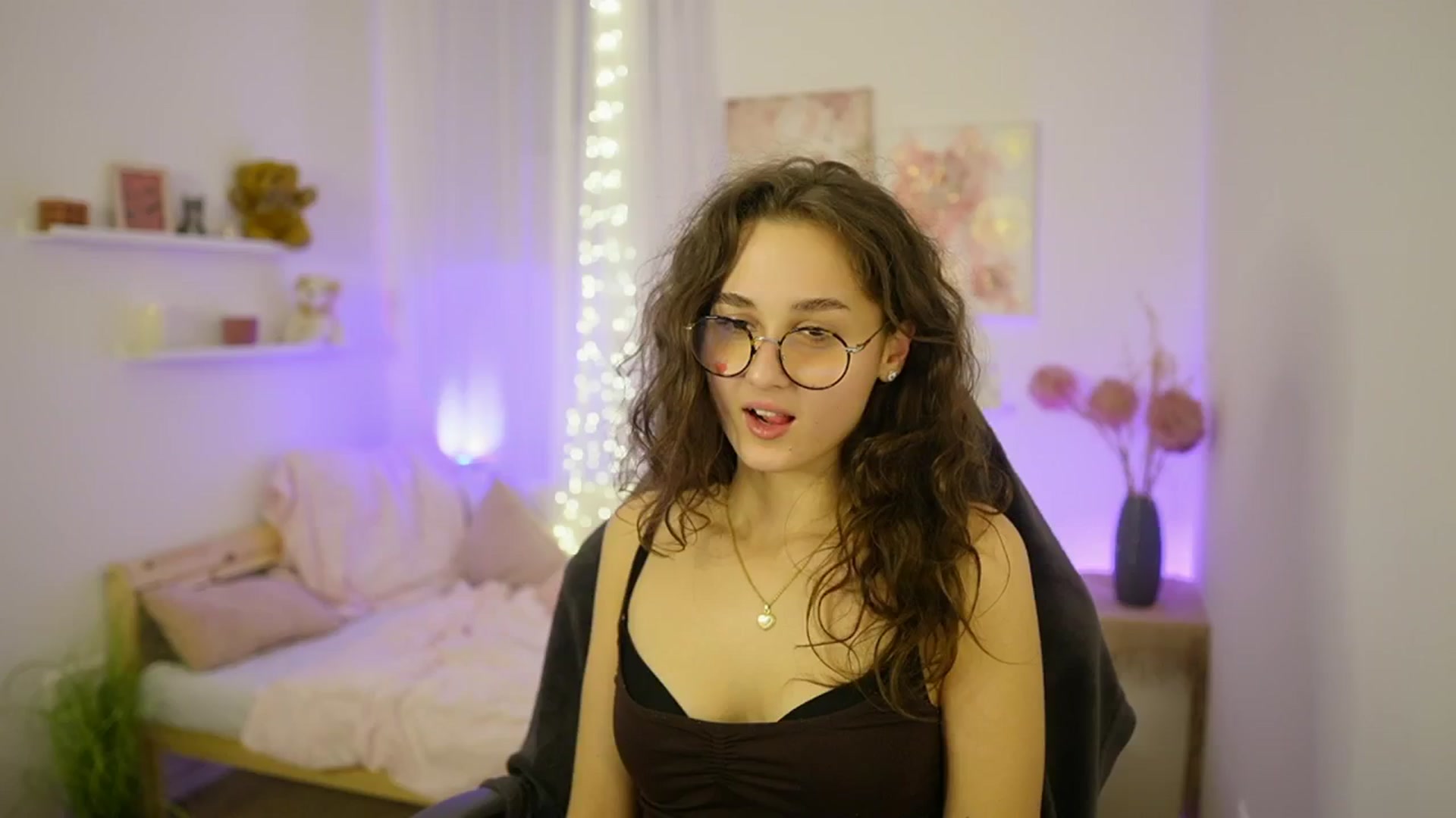 Gallery image thumbnail from Anita_Grey_'s myfreecams stream on, 10/27/2025, 24:25 image 4 of 20