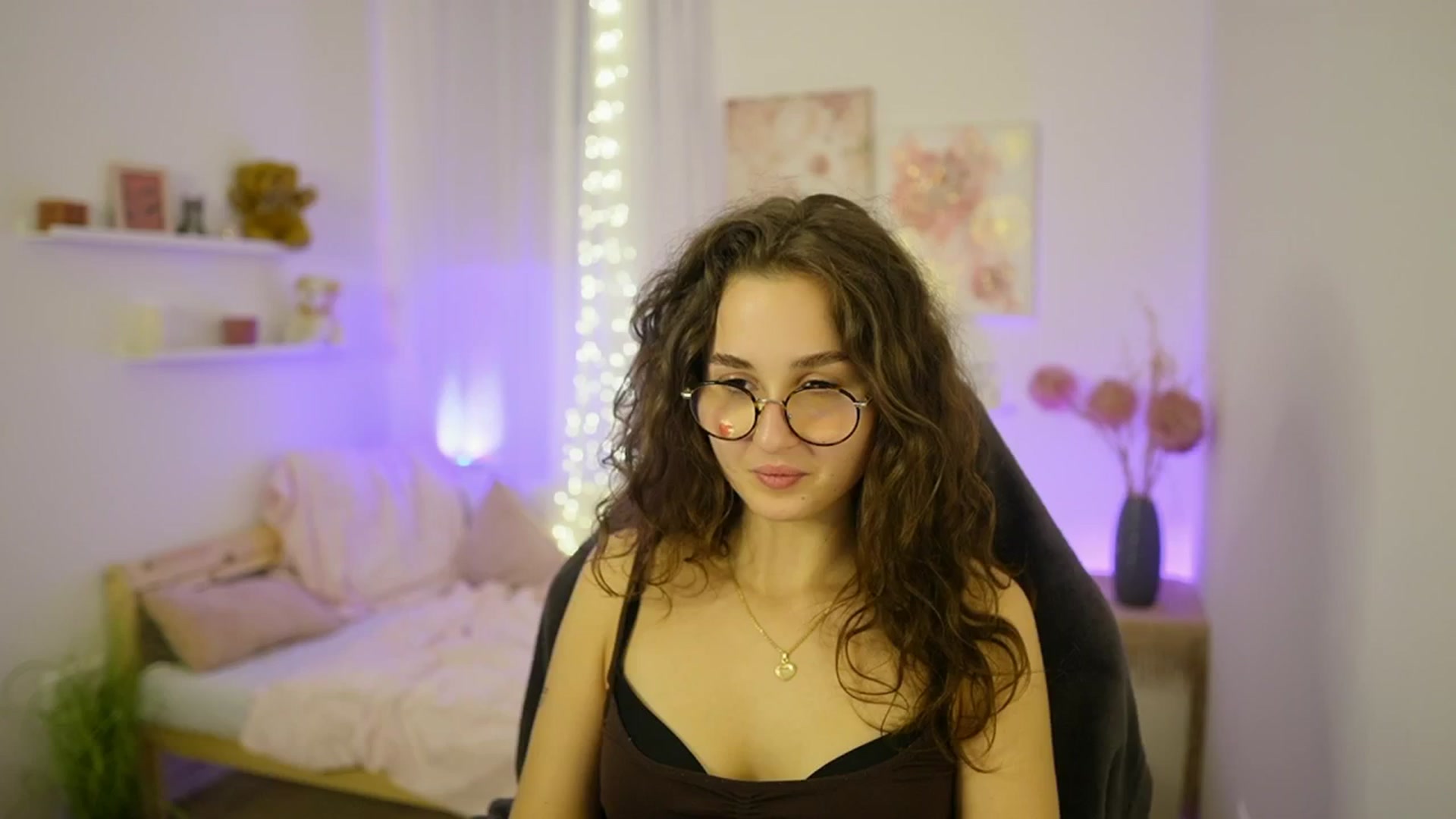 Gallery image thumbnail from Anita_Grey_'s myfreecams stream on, 10/27/2025, 24:25 image 12 of 20