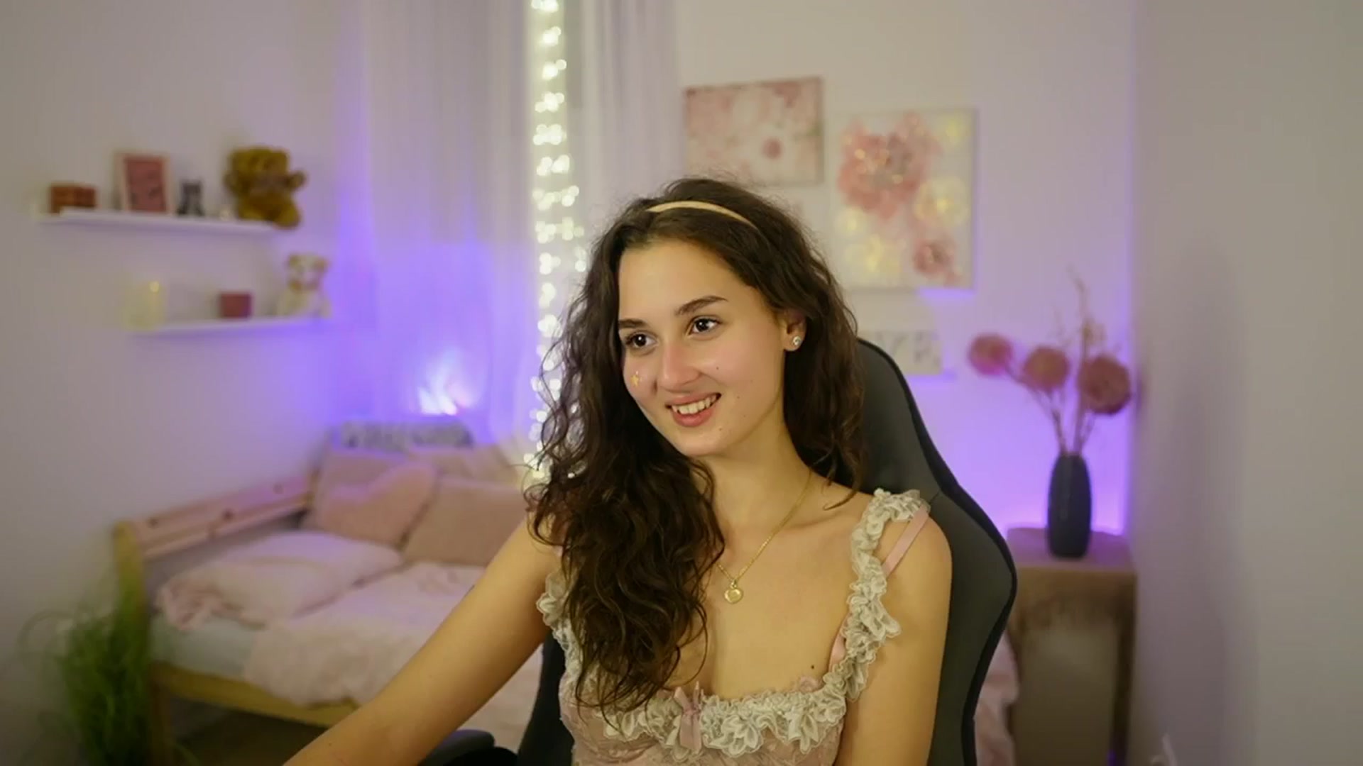 Gallery image thumbnail from Anita_Grey_'s myfreecams stream on, 10/28/2025, 24:54 image 19 of 20