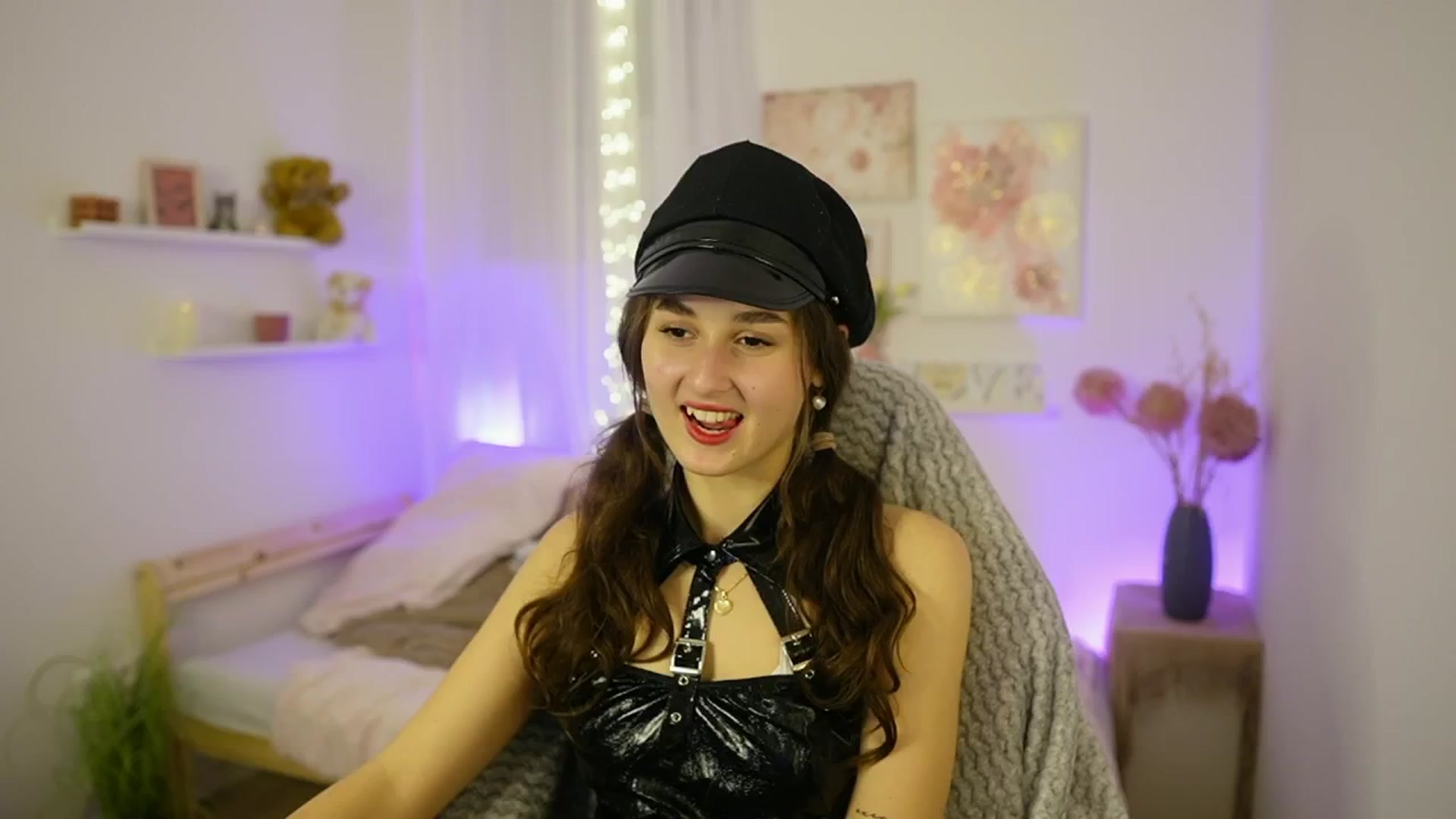 Gallery image thumbnail from Anita_Grey_'s myfreecams stream on, 11/01/2025, 20:25 image 3 of 20