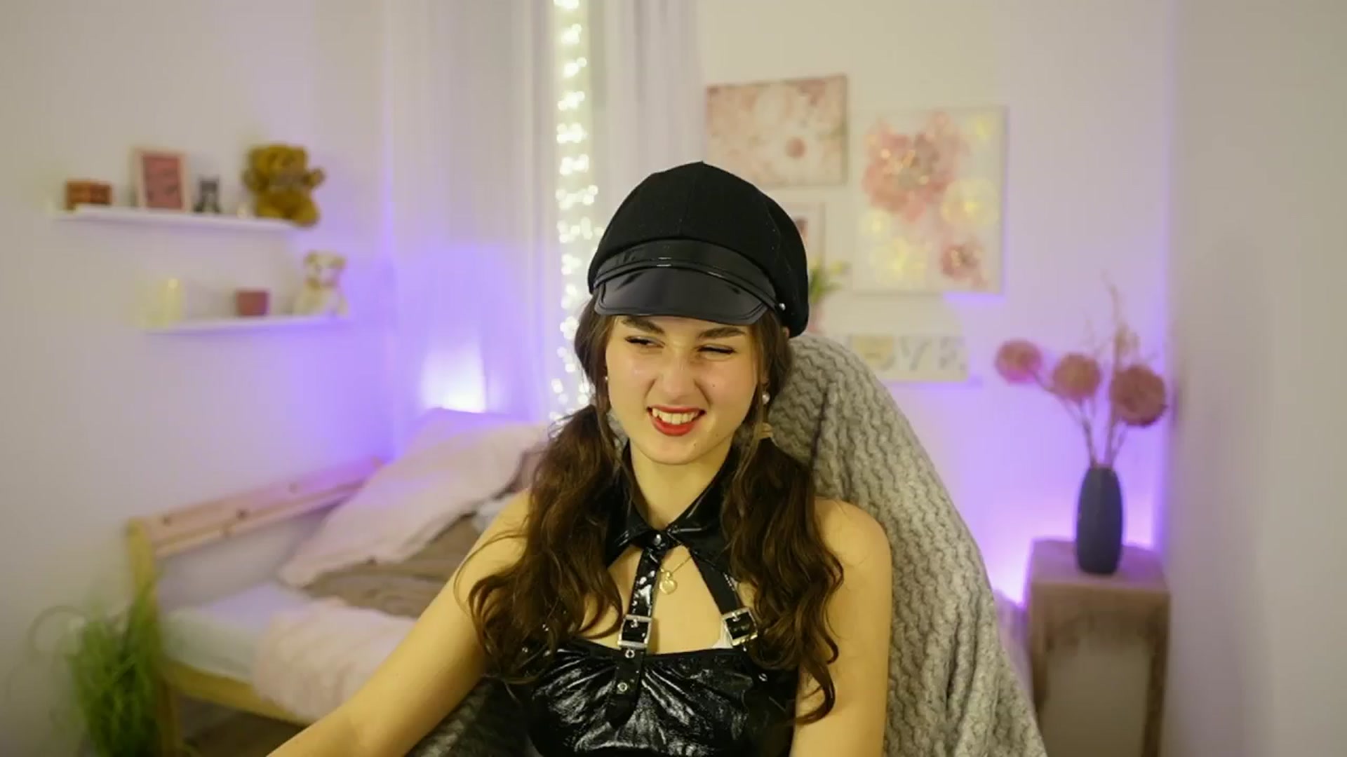 Gallery image thumbnail from Anita_Grey_'s myfreecams stream on, 11/01/2025, 20:25 image 6 of 20