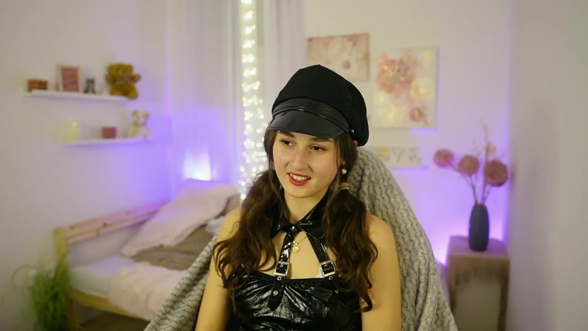 Gallery image thumbnail from Anita_Grey_'s myfreecams stream on, 11/01/2025, 20:25 image 4 of 20
