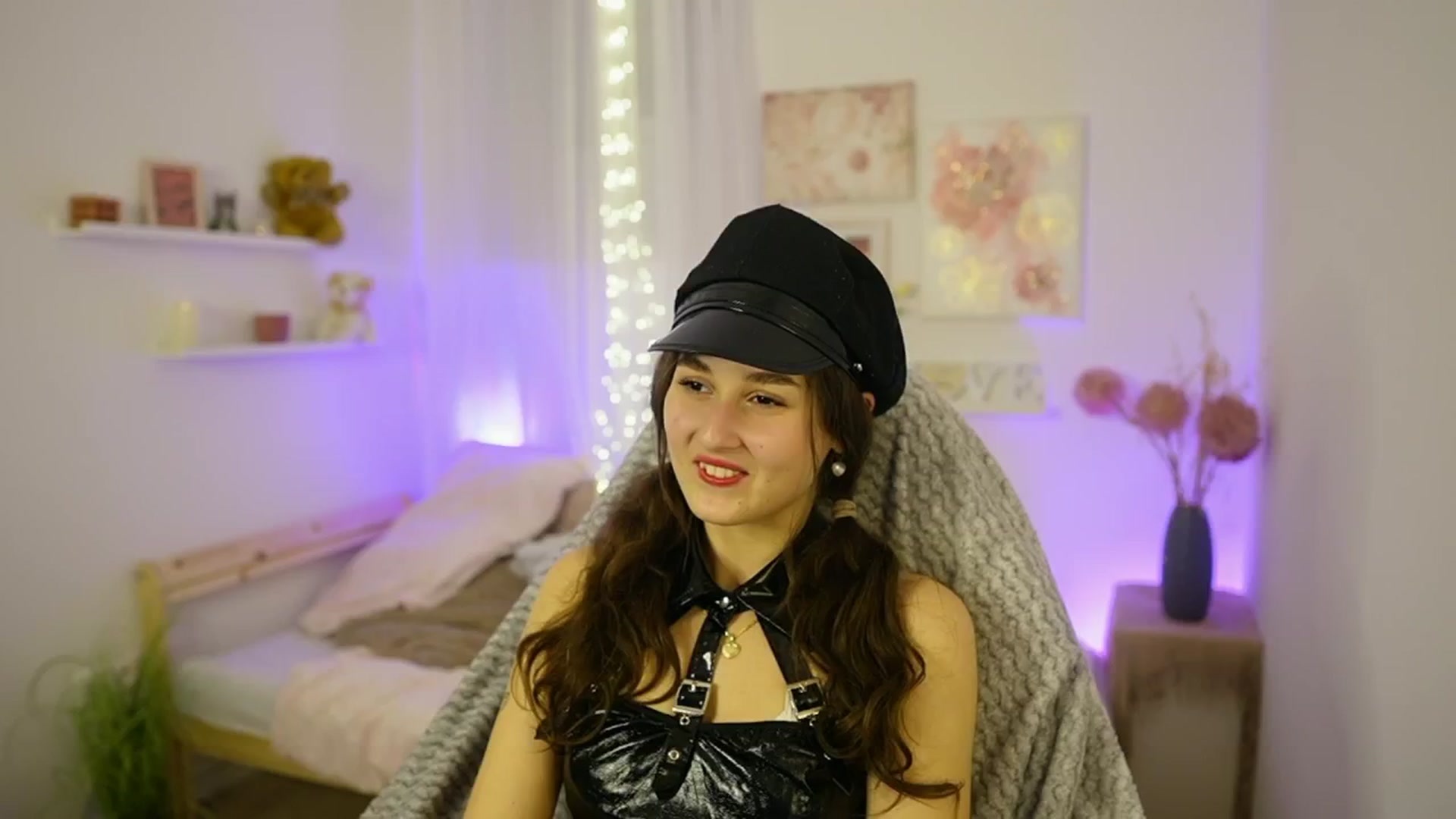 Gallery image thumbnail from Anita_Grey_'s myfreecams stream on, 11/01/2025, 20:25 image 10 of 20
