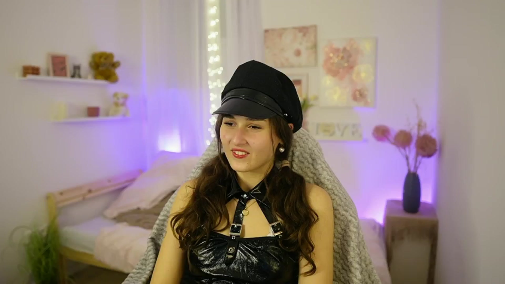 Gallery image thumbnail from Anita_Grey_'s myfreecams stream on, 11/01/2025, 20:25 image 15 of 20