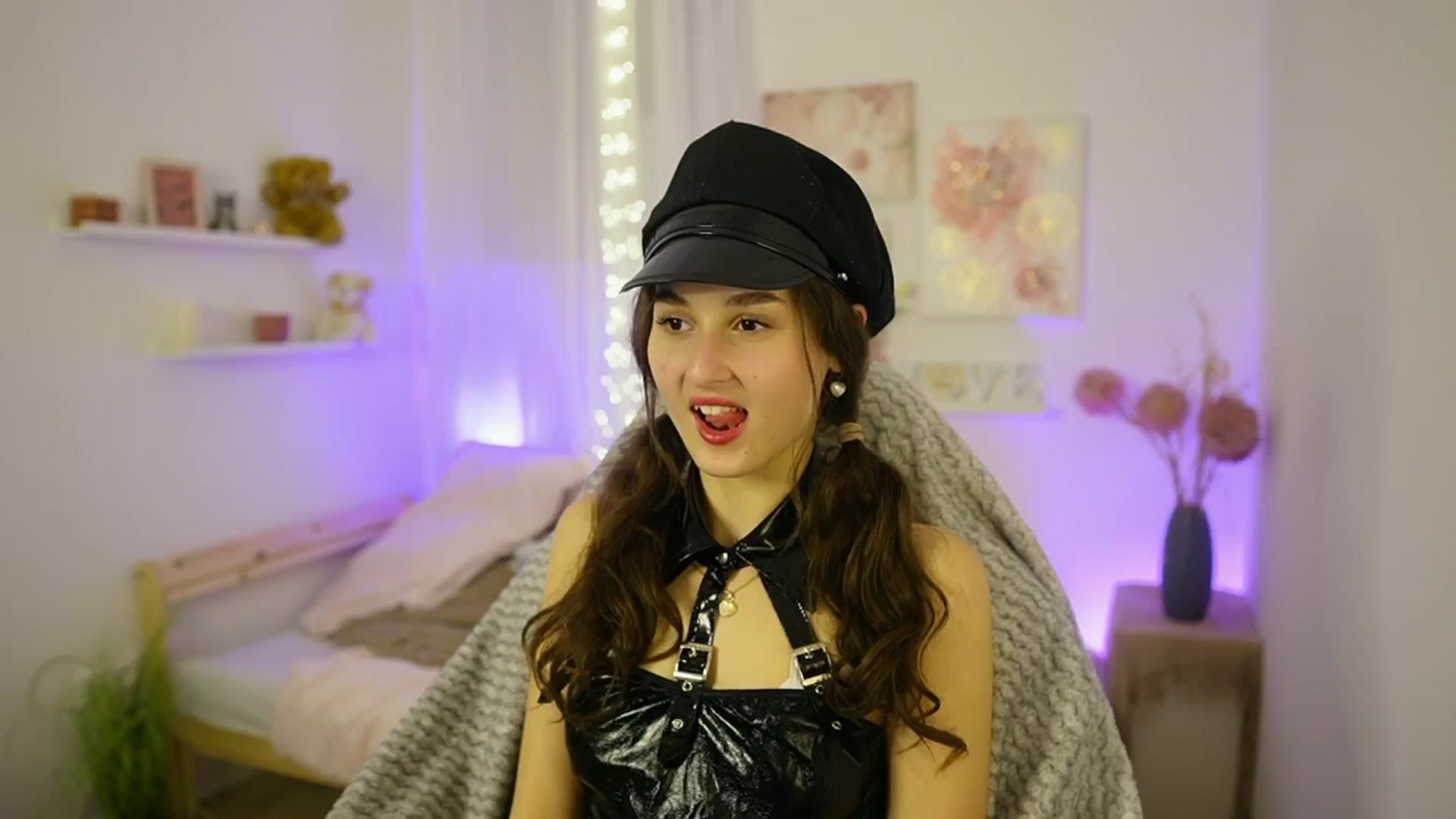 Gallery image thumbnail from Anita_Grey_'s myfreecams stream on, 11/01/2025, 20:25 image 11 of 20