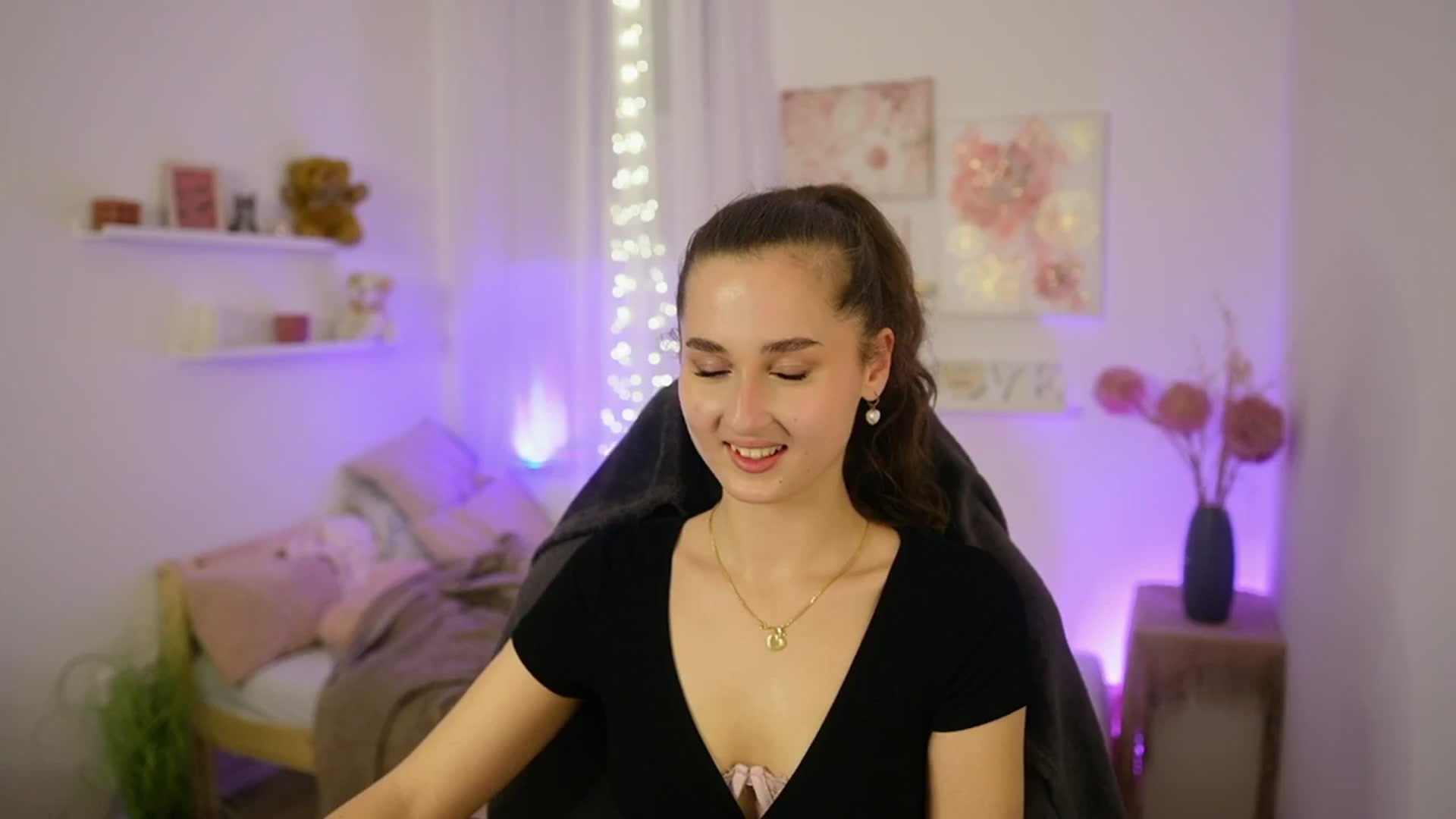 Gallery image thumbnail from Anita_Grey_'s myfreecams stream on, 11/02/2025, 23:40 image 9 of 20