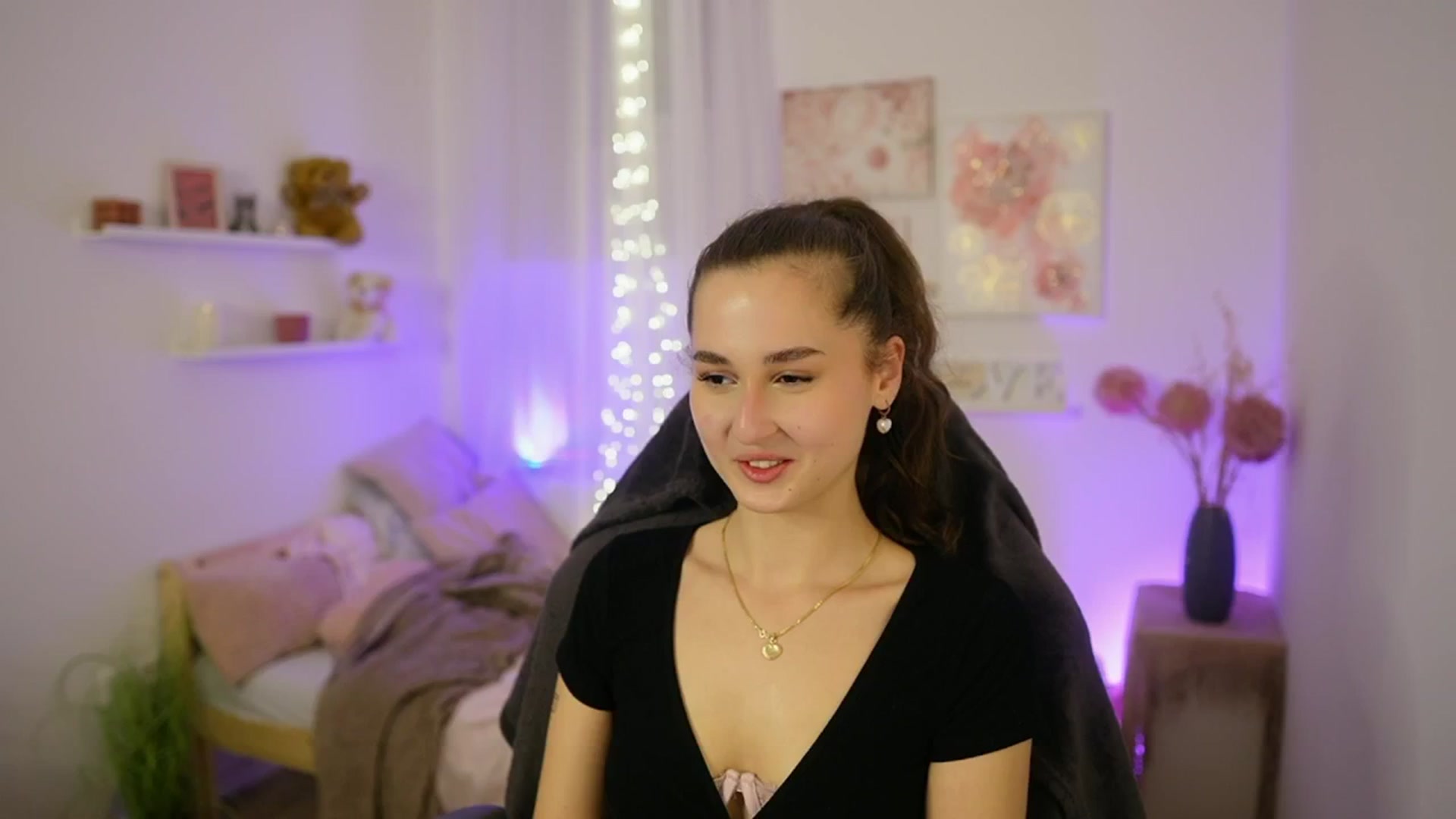 Gallery image thumbnail from Anita_Grey_'s myfreecams stream on, 11/02/2025, 23:40 image 7 of 20