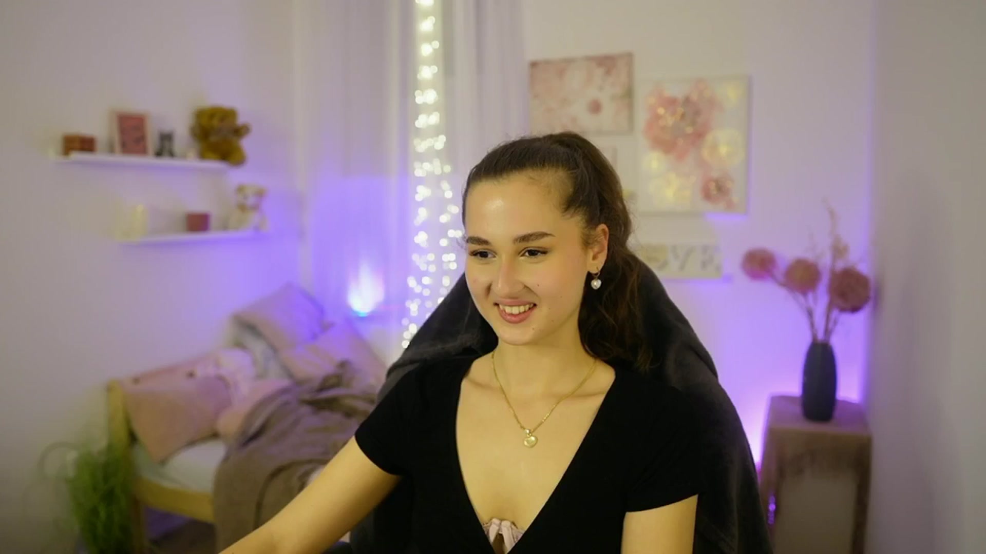 Gallery image thumbnail from Anita_Grey_'s myfreecams stream on, 11/02/2025, 23:40 image 13 of 20