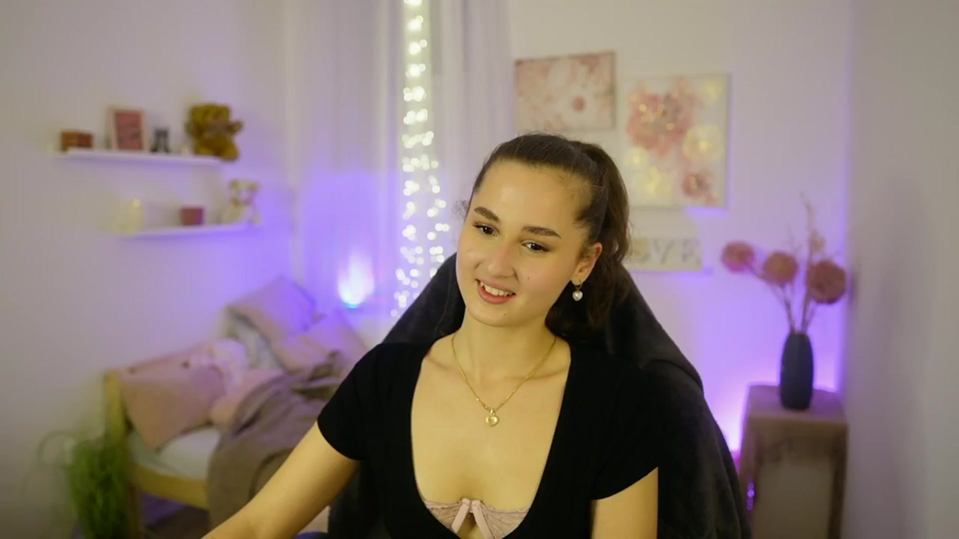 Gallery image thumbnail from Anita_Grey_'s myfreecams stream on, 11/02/2025, 23:40 image 18 of 20
