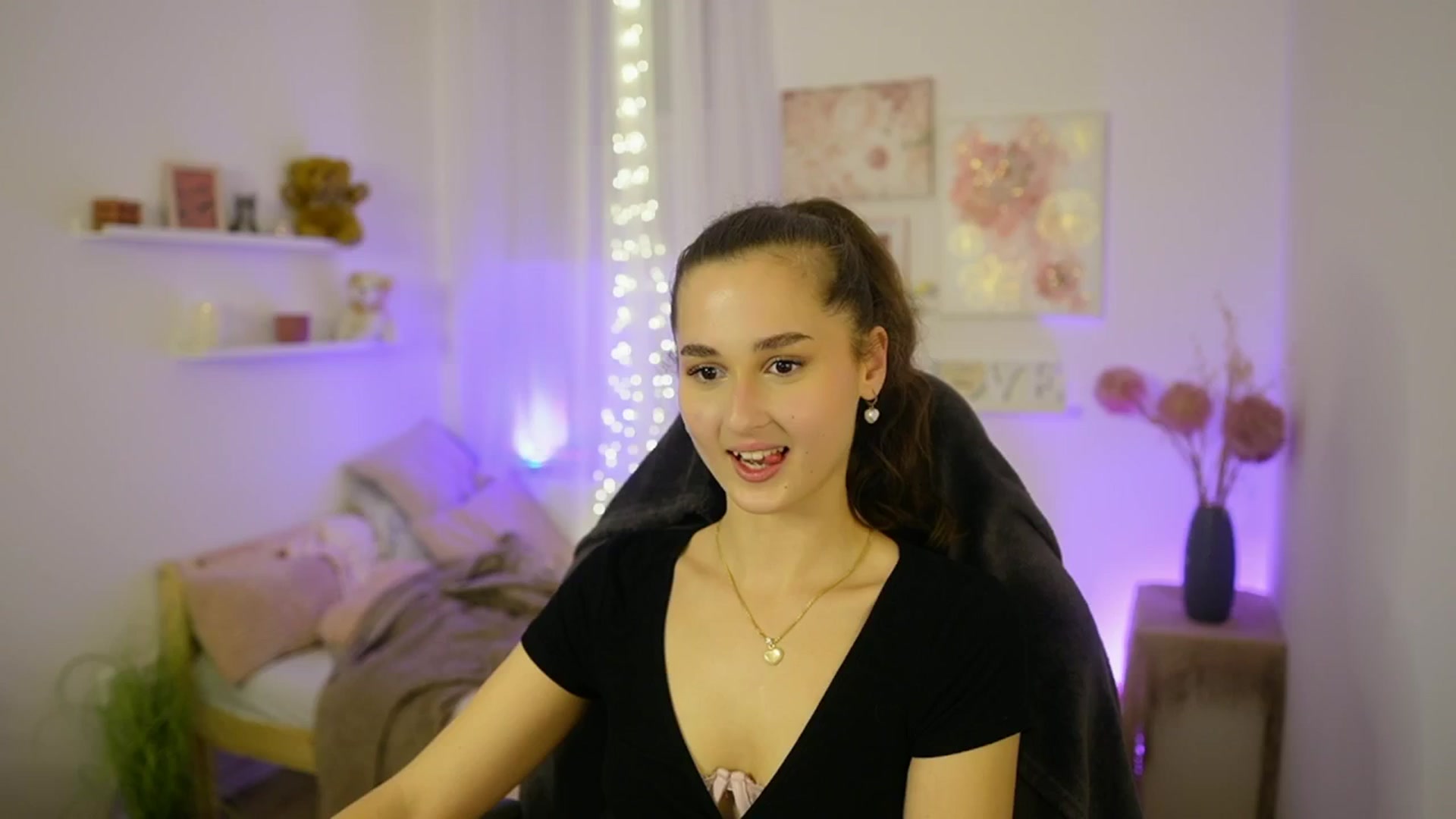 Gallery image thumbnail from Anita_Grey_'s myfreecams stream on, 11/02/2025, 23:40 image 12 of 20
