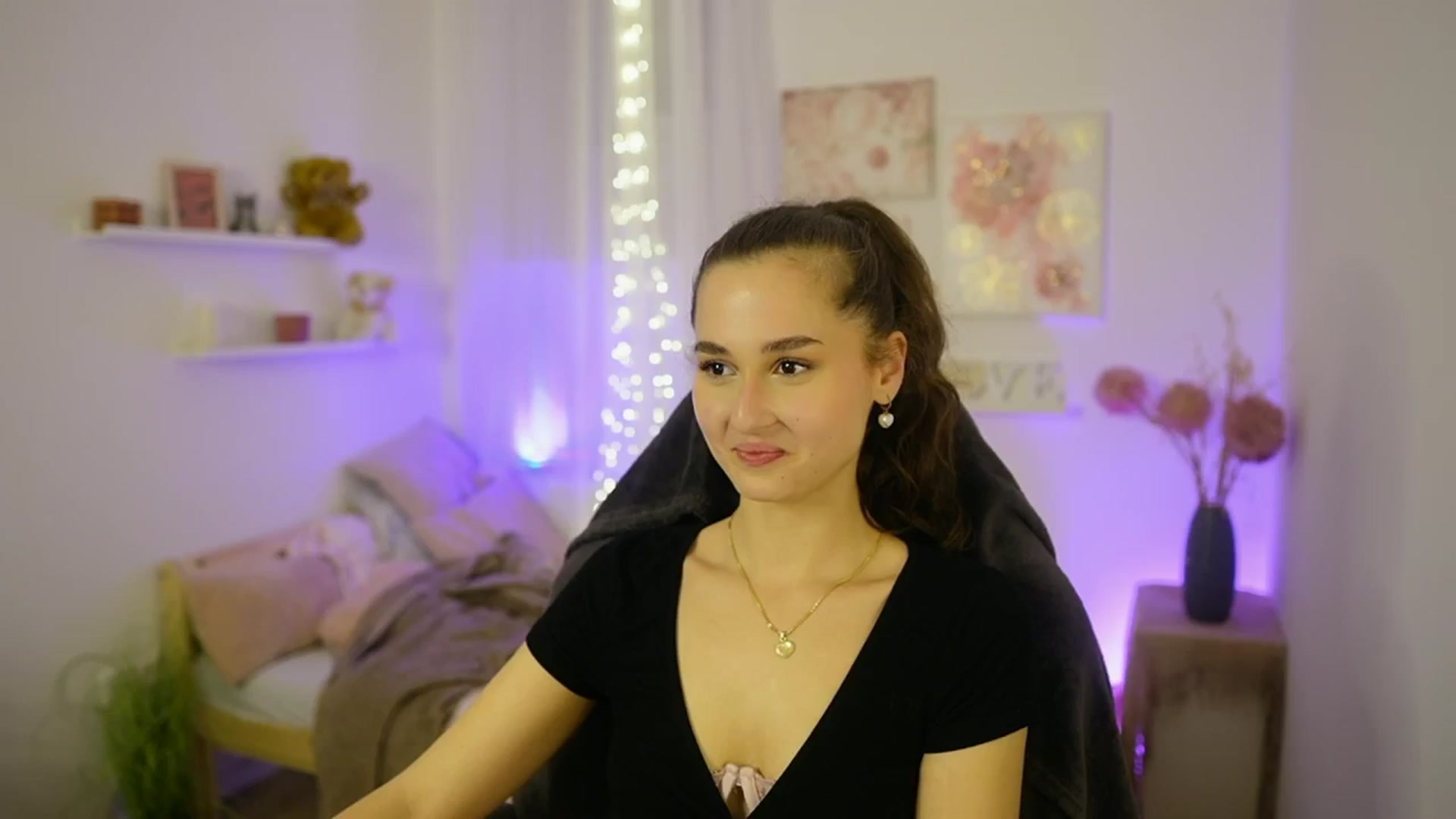 Gallery image thumbnail from Anita_Grey_'s myfreecams stream on, 11/02/2025, 23:40 image 14 of 20