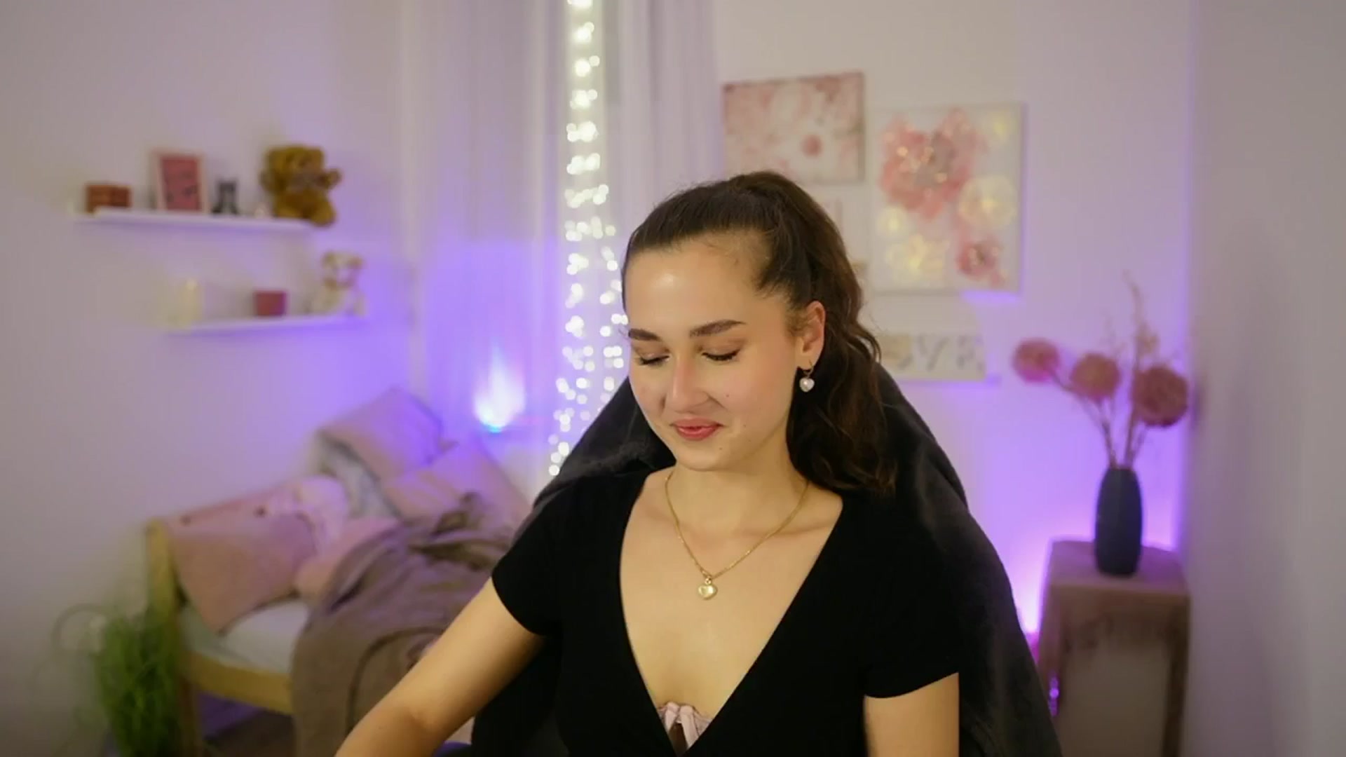 Gallery image thumbnail from Anita_Grey_'s myfreecams stream on, 11/02/2025, 23:40 image 5 of 20