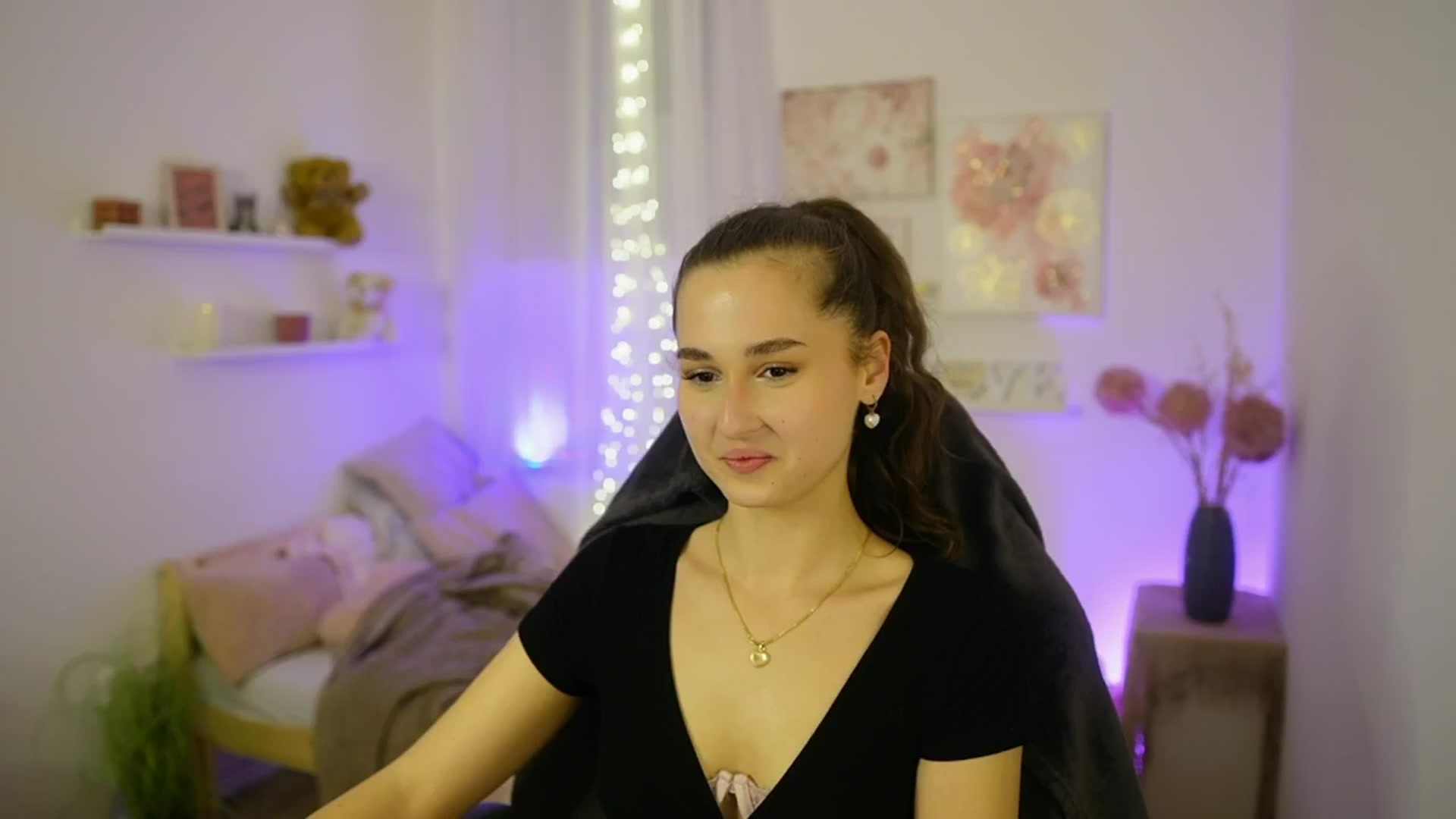 Gallery image thumbnail from Anita_Grey_'s myfreecams stream on, 11/02/2025, 23:40 image 3 of 20