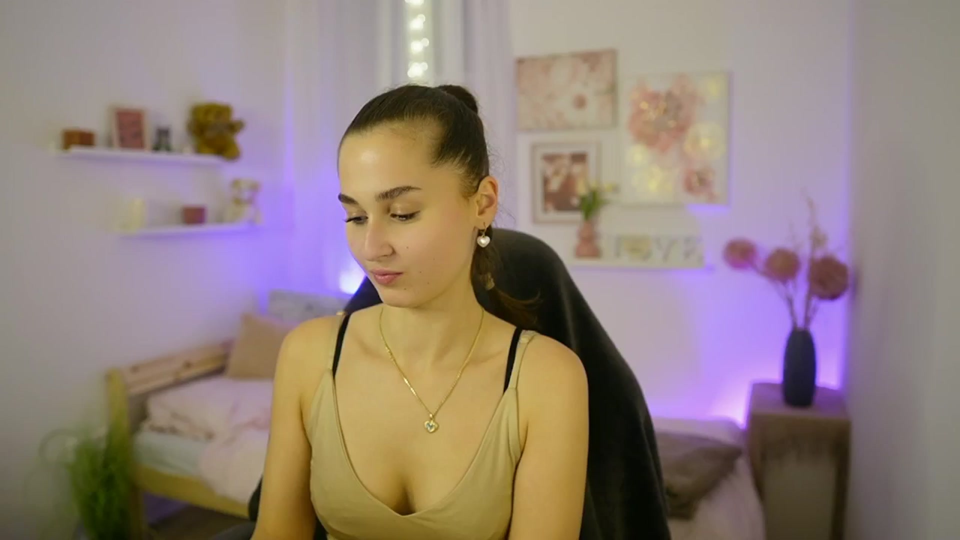 Gallery image thumbnail from Anita_Grey_'s myfreecams stream on, 11/03/2025, 21:37 image 8 of 20