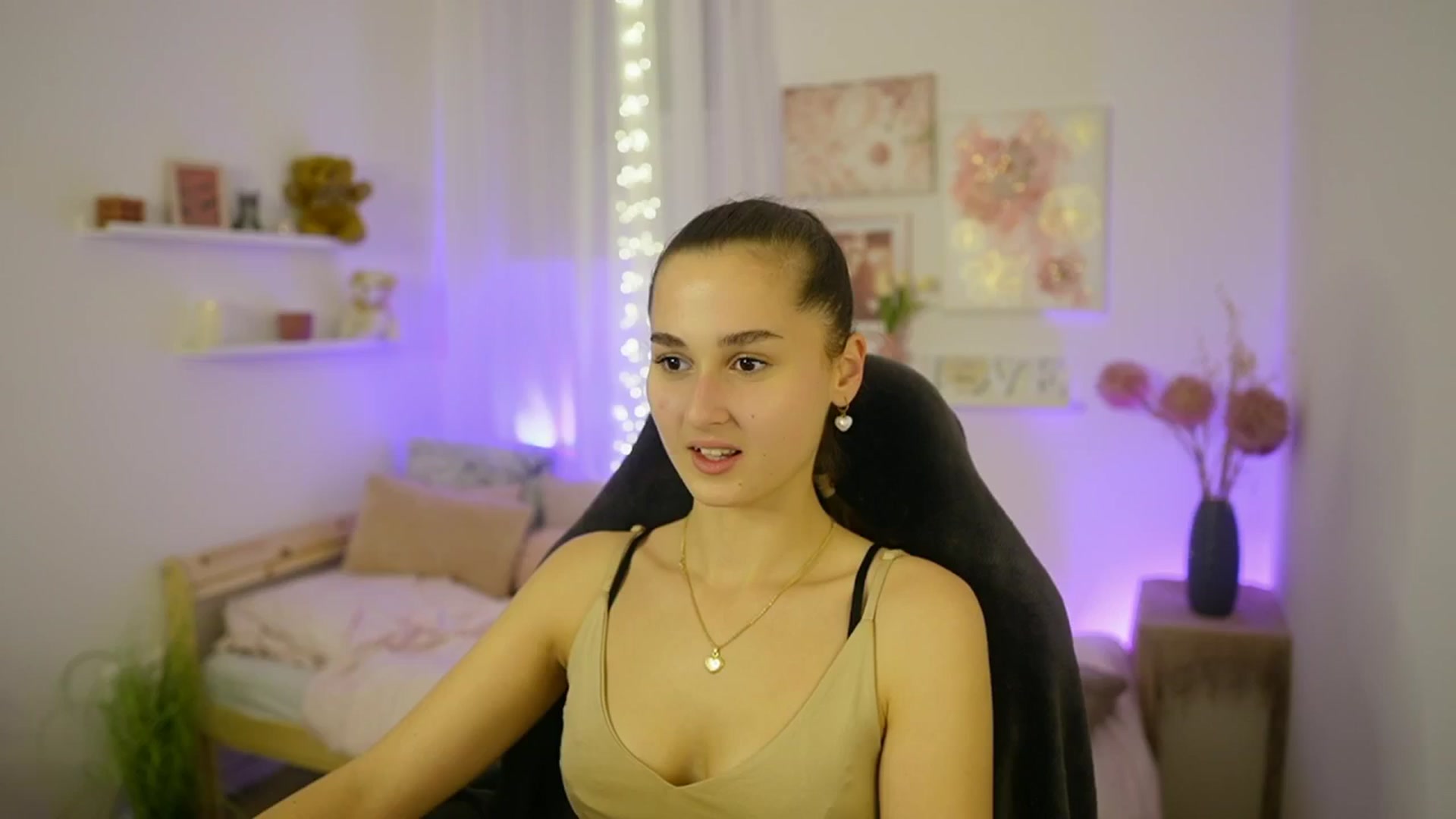 Gallery image thumbnail from Anita_Grey_'s myfreecams stream on, 11/03/2025, 21:37 image 2 of 20