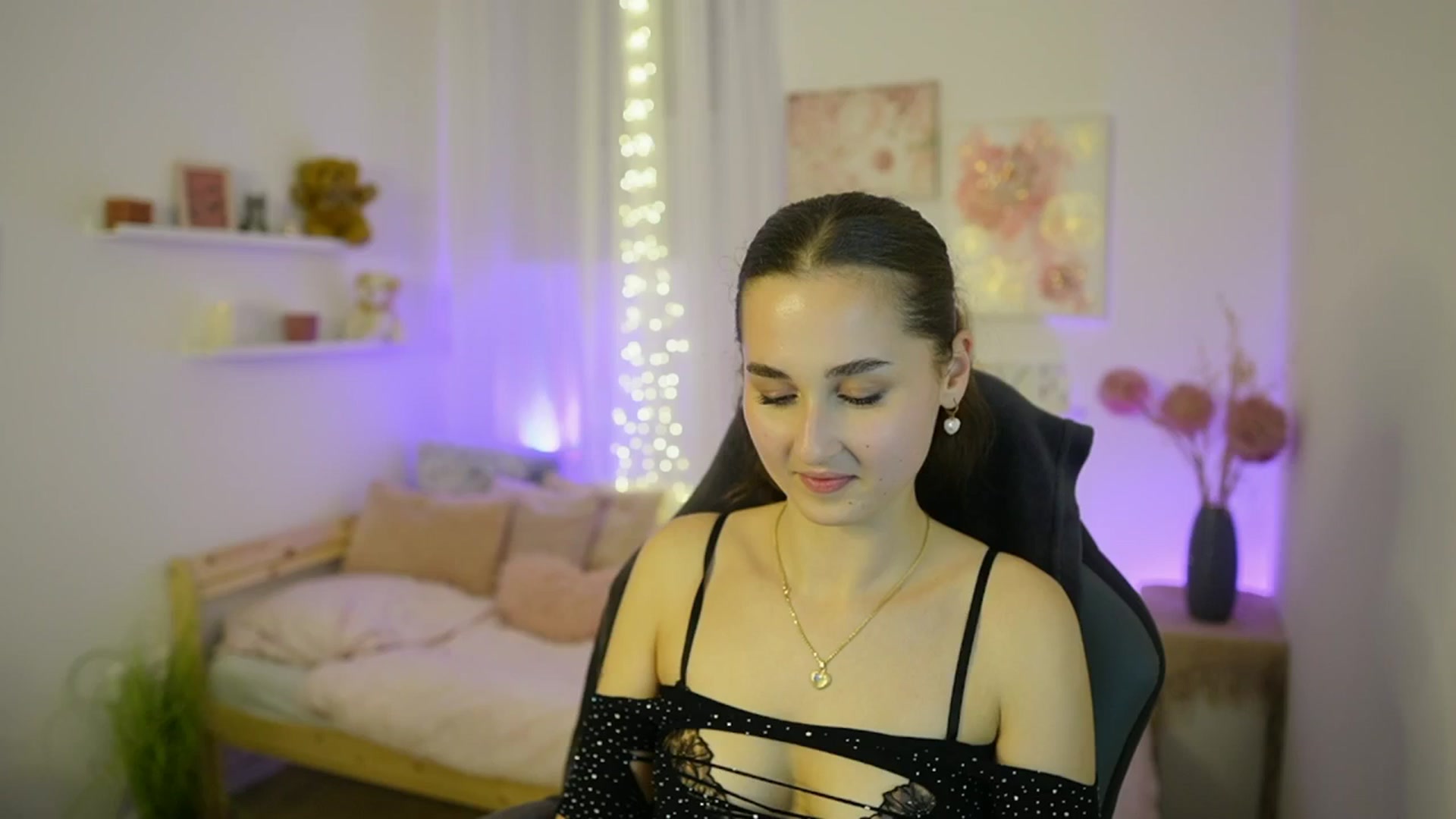 Gallery image thumbnail from Anita_Grey_'s myfreecams stream on, 11/04/2025, 20:45 image 19 of 20