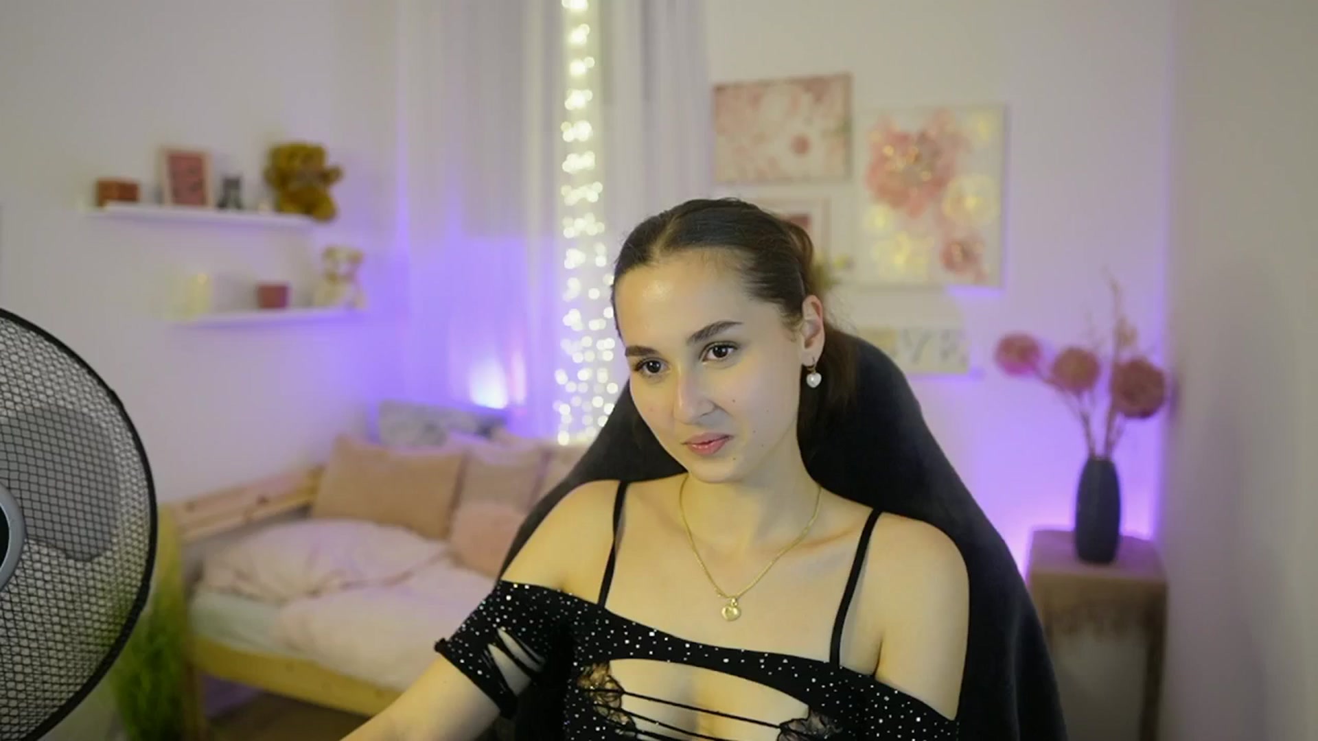 Gallery image thumbnail from Anita_Grey_'s myfreecams stream on, 11/05/2025, 24:13 image 4 of 20