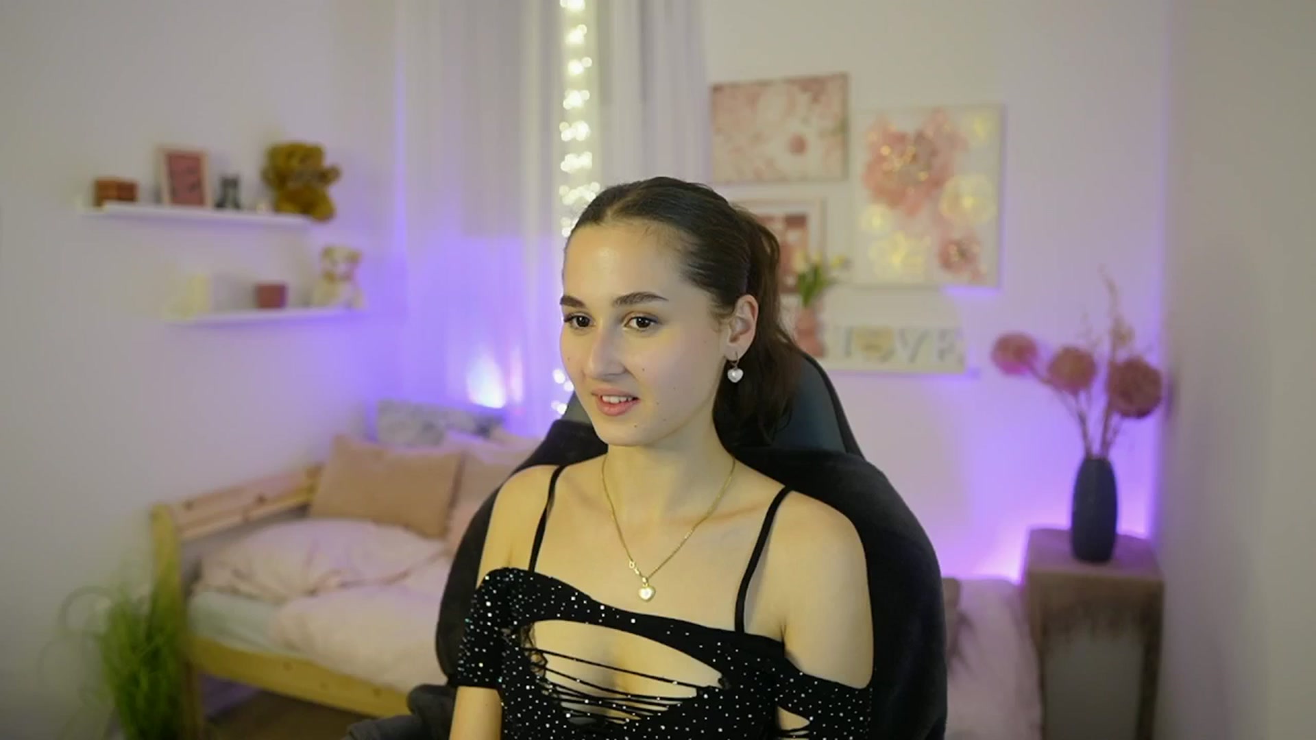 Gallery image thumbnail from Anita_Grey_'s myfreecams stream on, 11/05/2025, 24:13 image 13 of 20