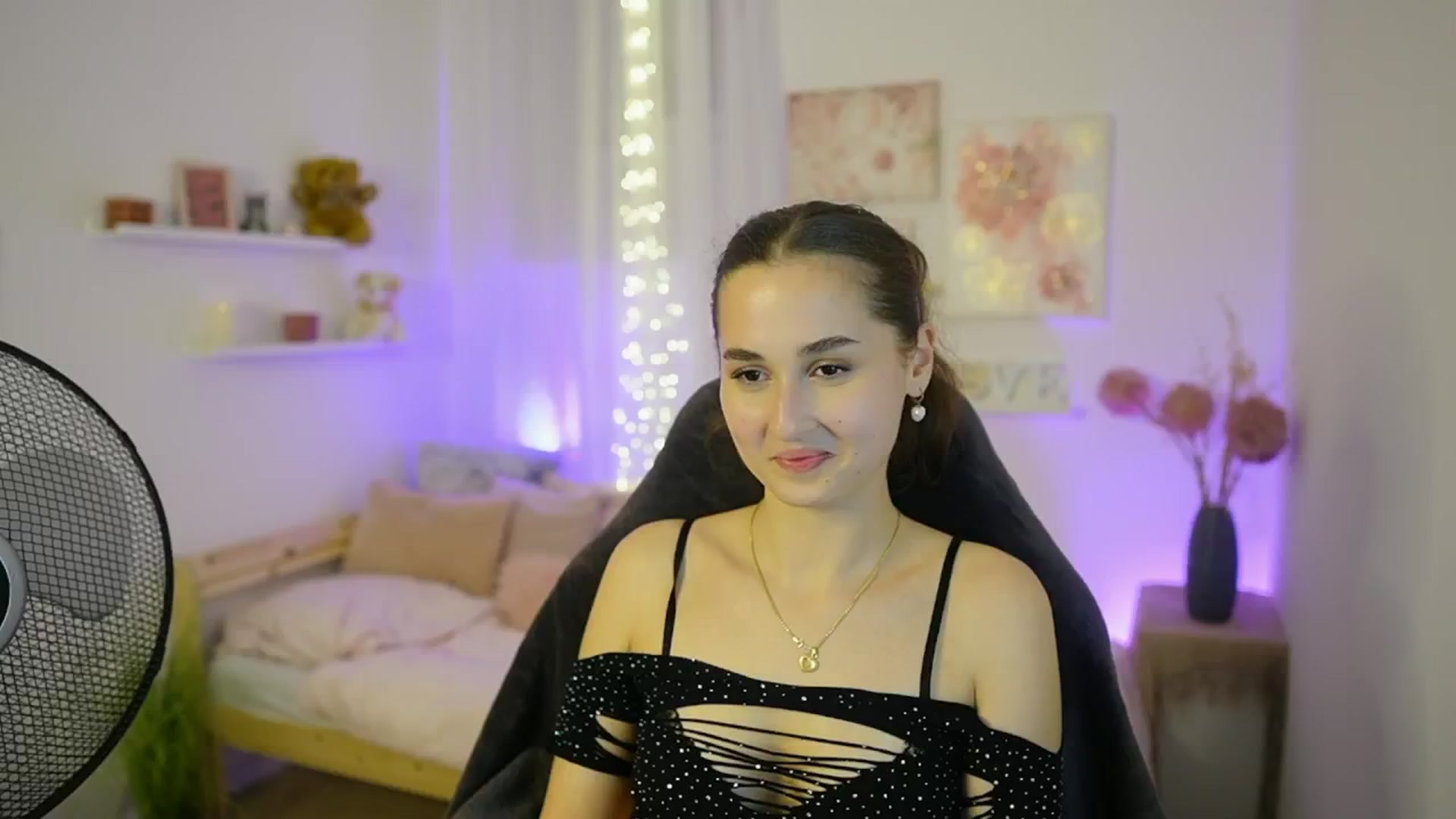 Gallery image thumbnail from Anita_Grey_'s myfreecams stream on, 11/05/2025, 24:13 image 1 of 20