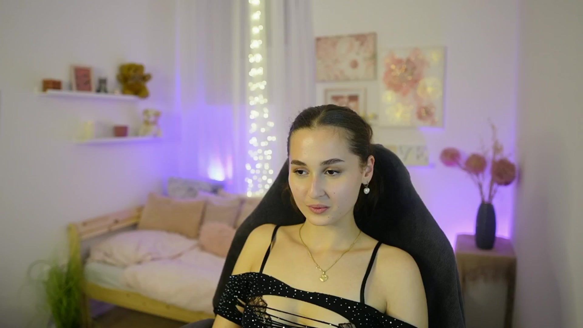 Gallery image thumbnail from Anita_Grey_'s myfreecams stream on, 11/05/2025, 24:13 image 9 of 20