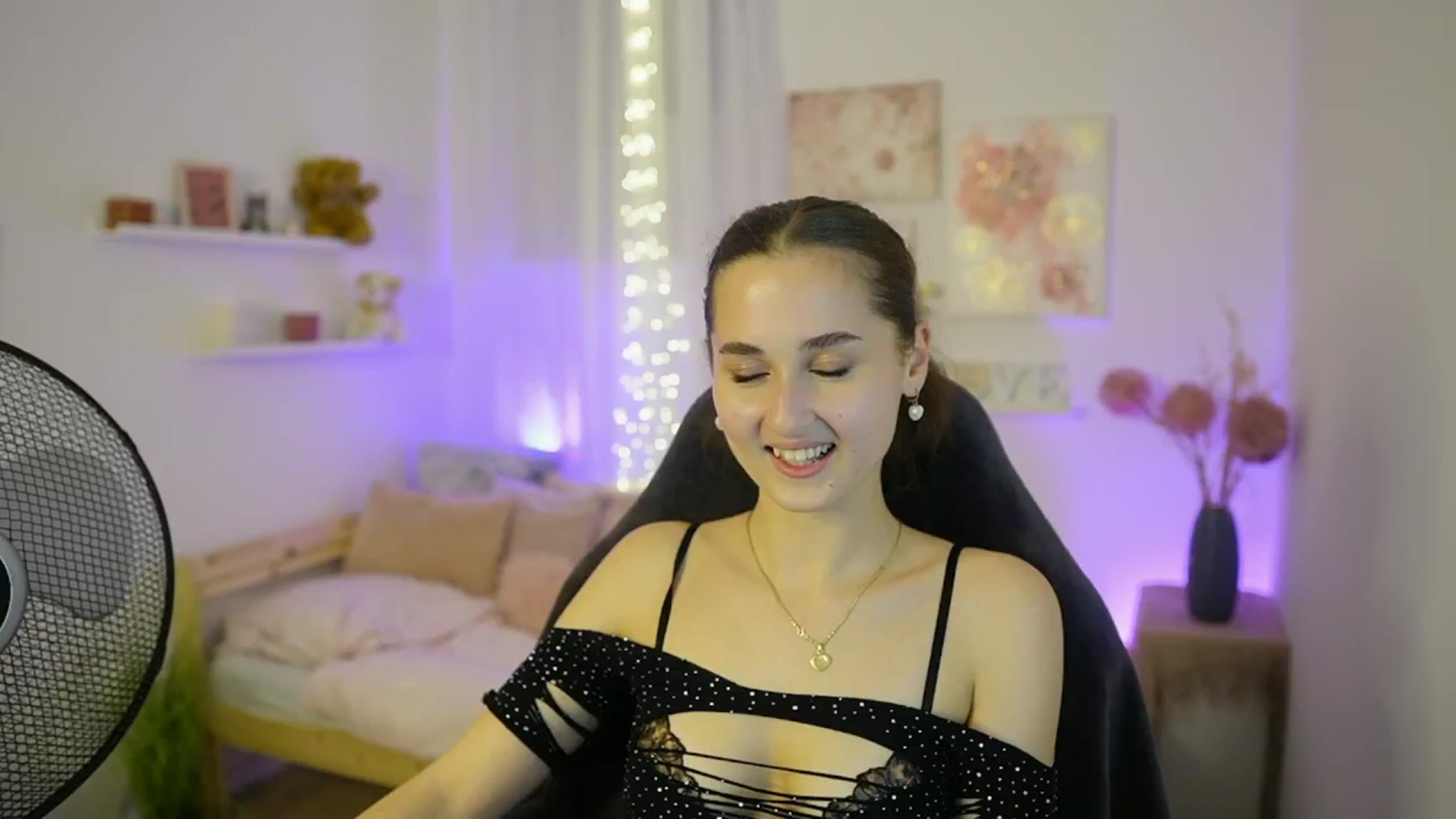Gallery image thumbnail from Anita_Grey_'s myfreecams stream on, 11/05/2025, 24:13 image 3 of 20