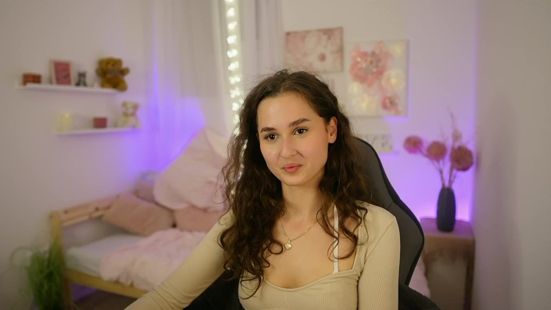 Gallery image thumbnail from Anita_Grey_'s myfreecams stream on, 11/08/2025, 24:03 image 19 of 20