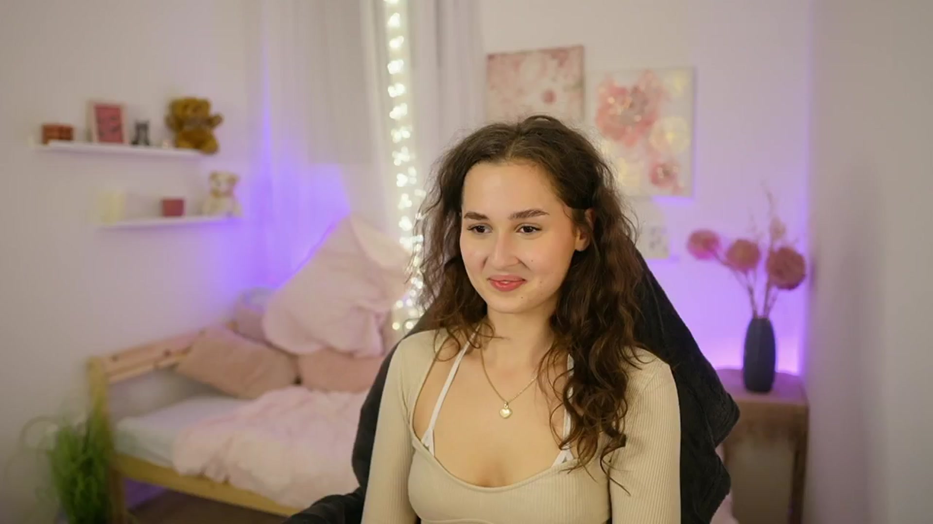 Gallery image thumbnail from Anita_Grey_'s myfreecams stream on, 11/08/2025, 24:03 image 1 of 20