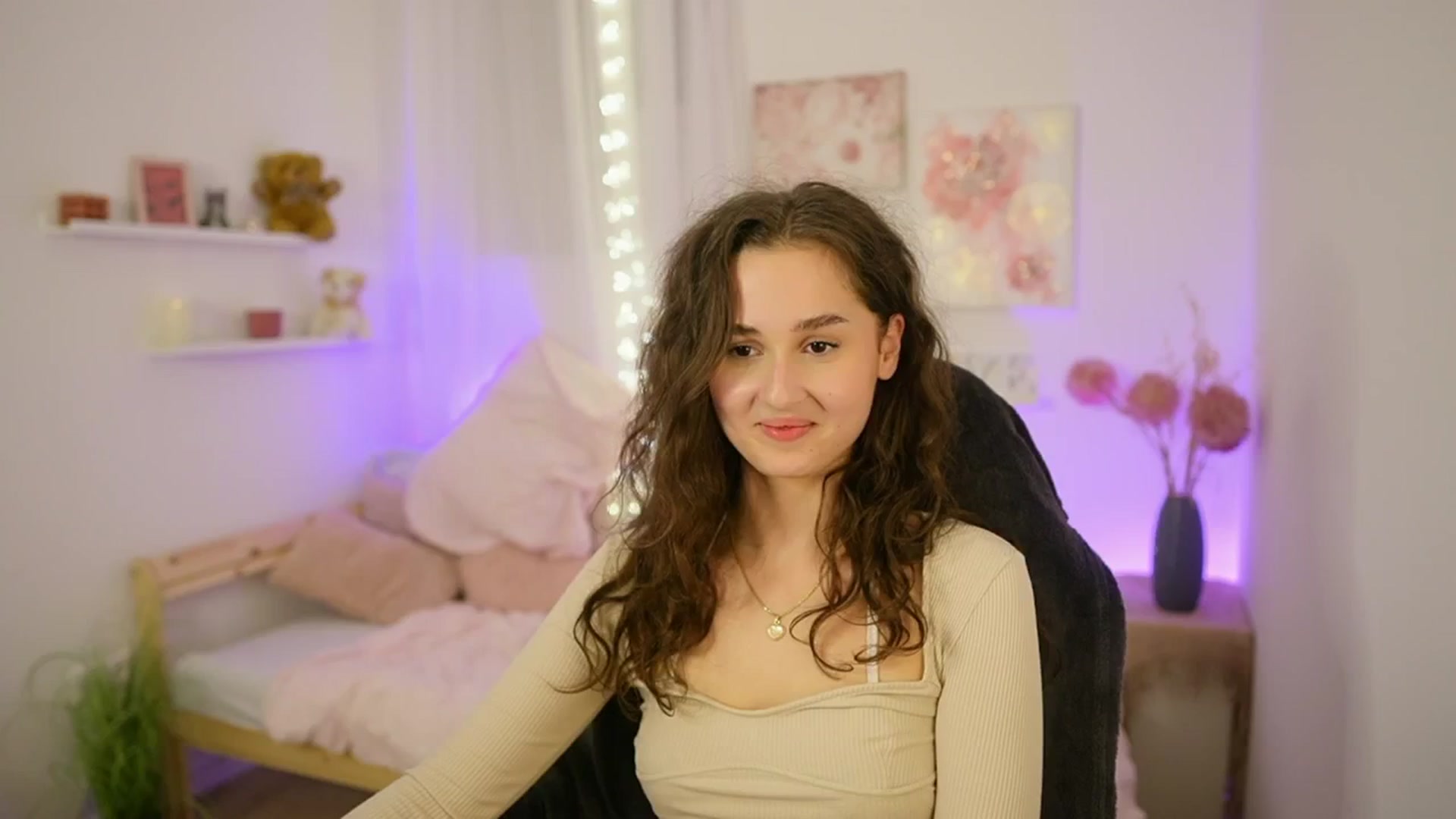 Gallery image thumbnail from Anita_Grey_'s myfreecams stream on, 11/08/2025, 24:03 image 15 of 20
