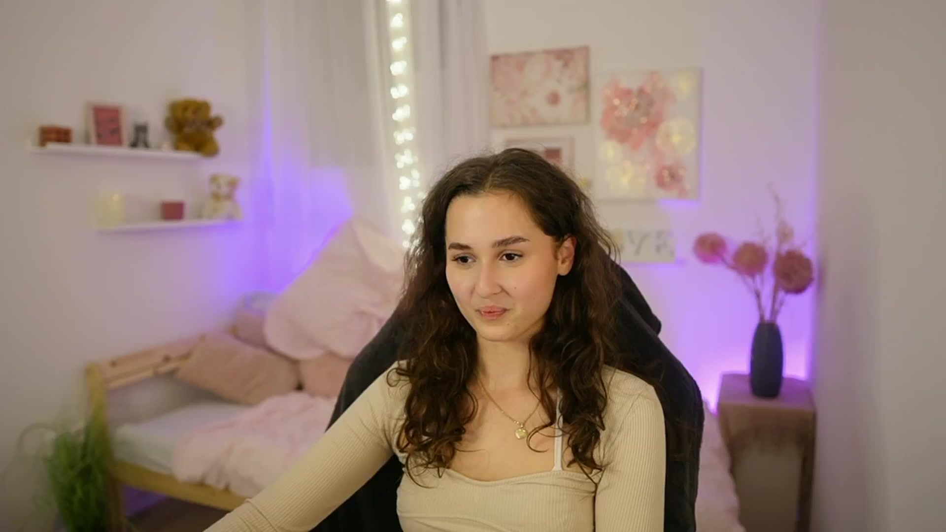 Gallery image thumbnail from Anita_Grey_'s myfreecams stream on, 11/08/2025, 24:03 image 11 of 20