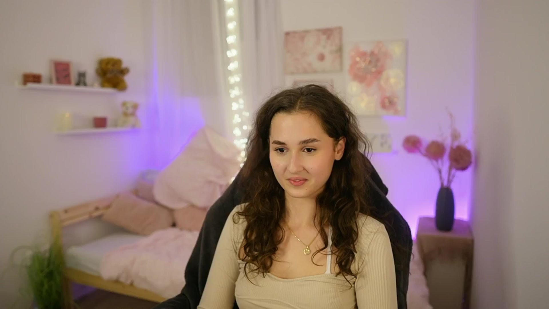 Gallery image thumbnail from Anita_Grey_'s myfreecams stream on, 11/08/2025, 24:03 image 10 of 20
