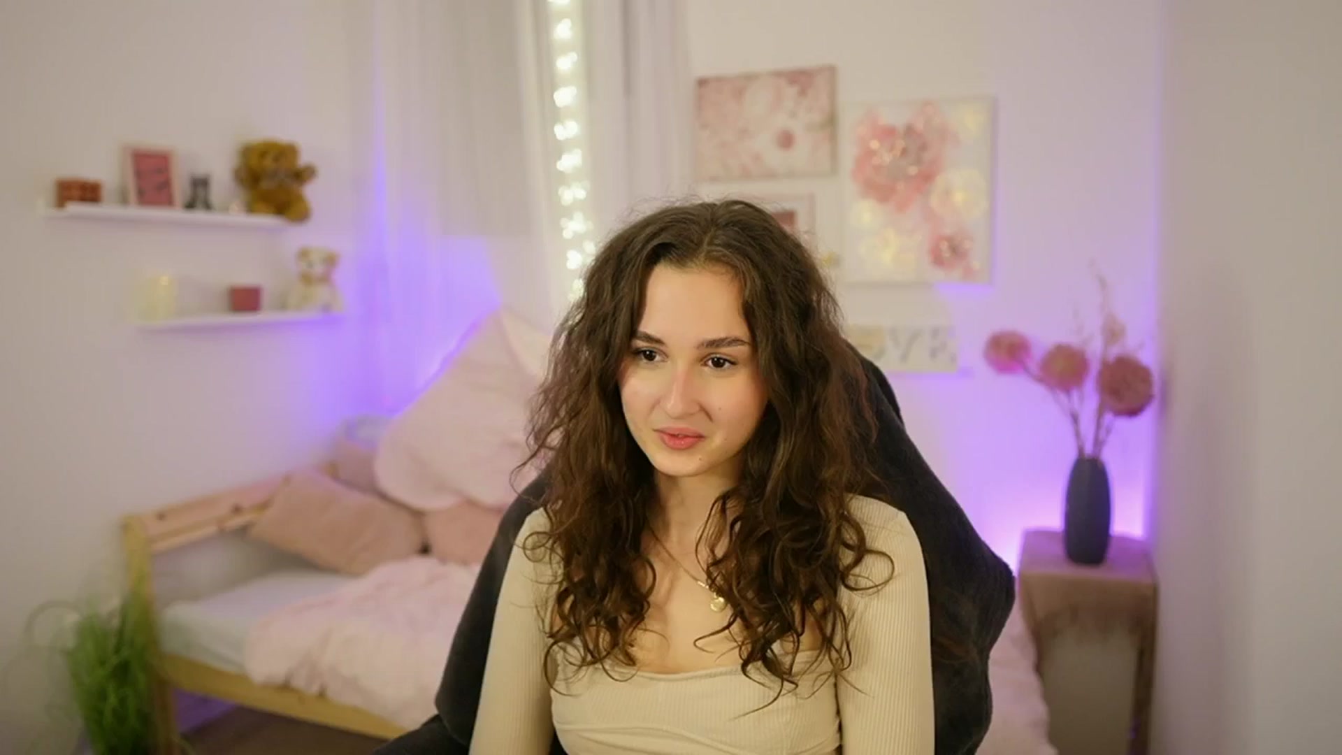 Gallery image thumbnail from Anita_Grey_'s myfreecams stream on, 11/08/2025, 24:03 image 6 of 20