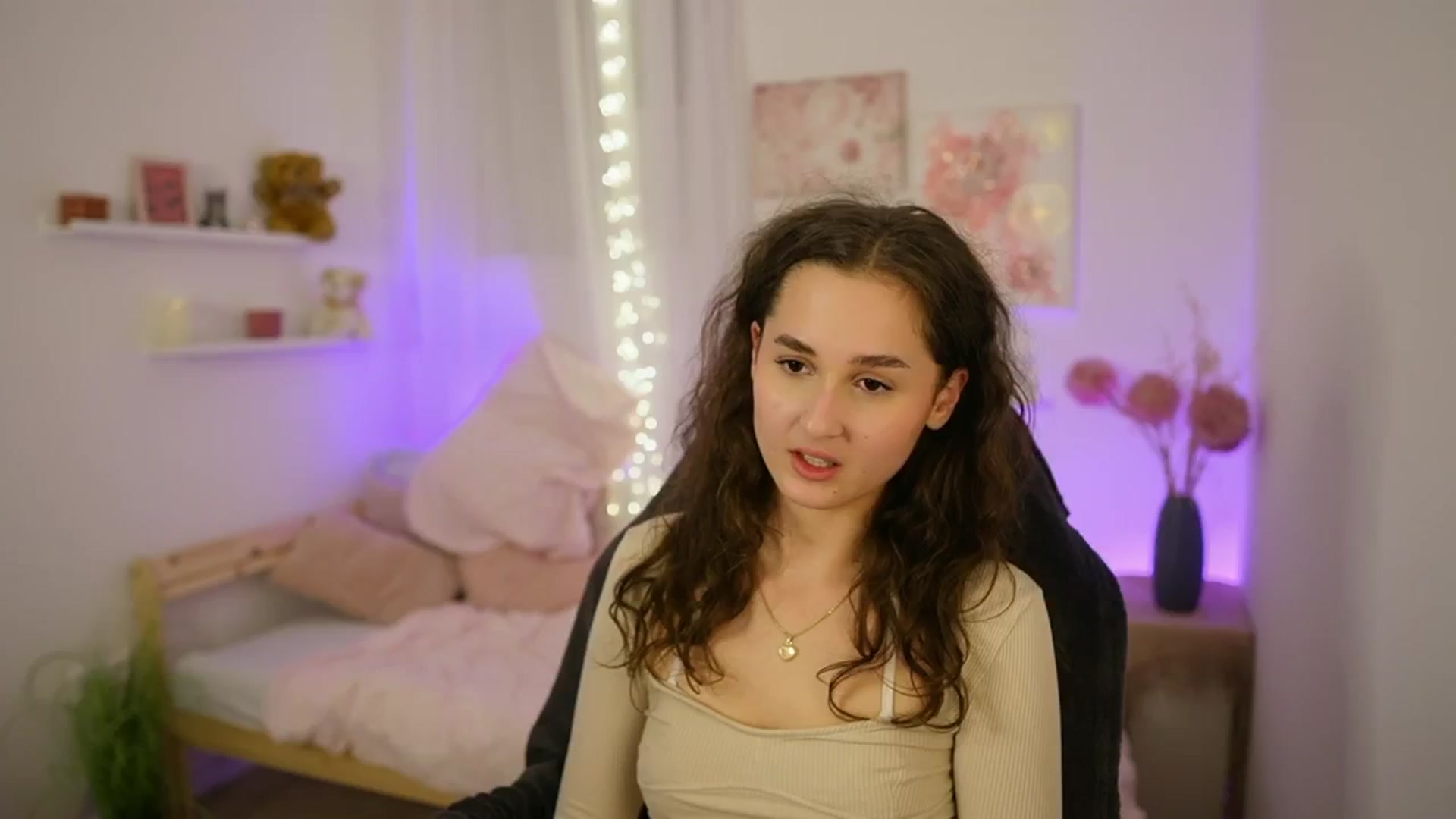 Gallery image thumbnail from Anita_Grey_'s myfreecams stream on, 11/08/2025, 24:03 image 16 of 20